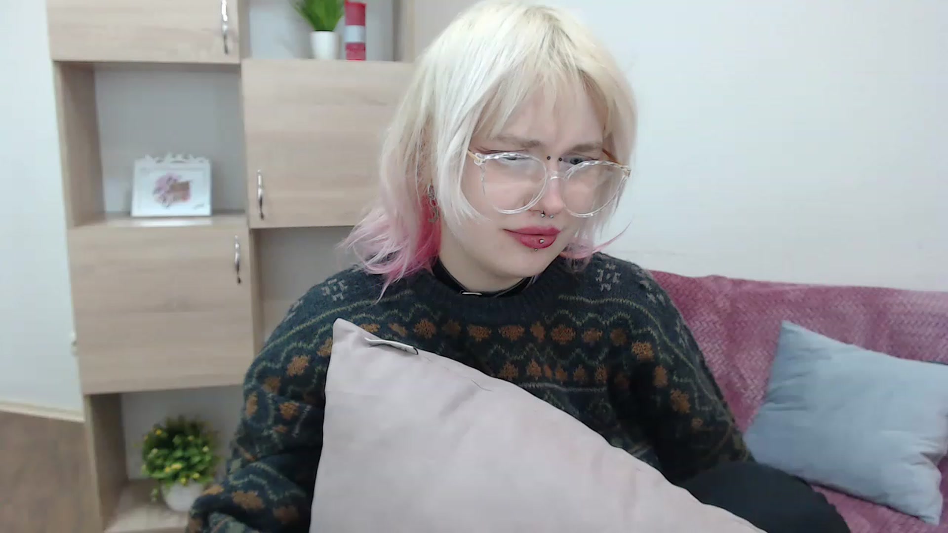 Gallery image thumbnail from Killinna's myfreecams stream on, 12/04/2022, 15:30 image 19 of 20