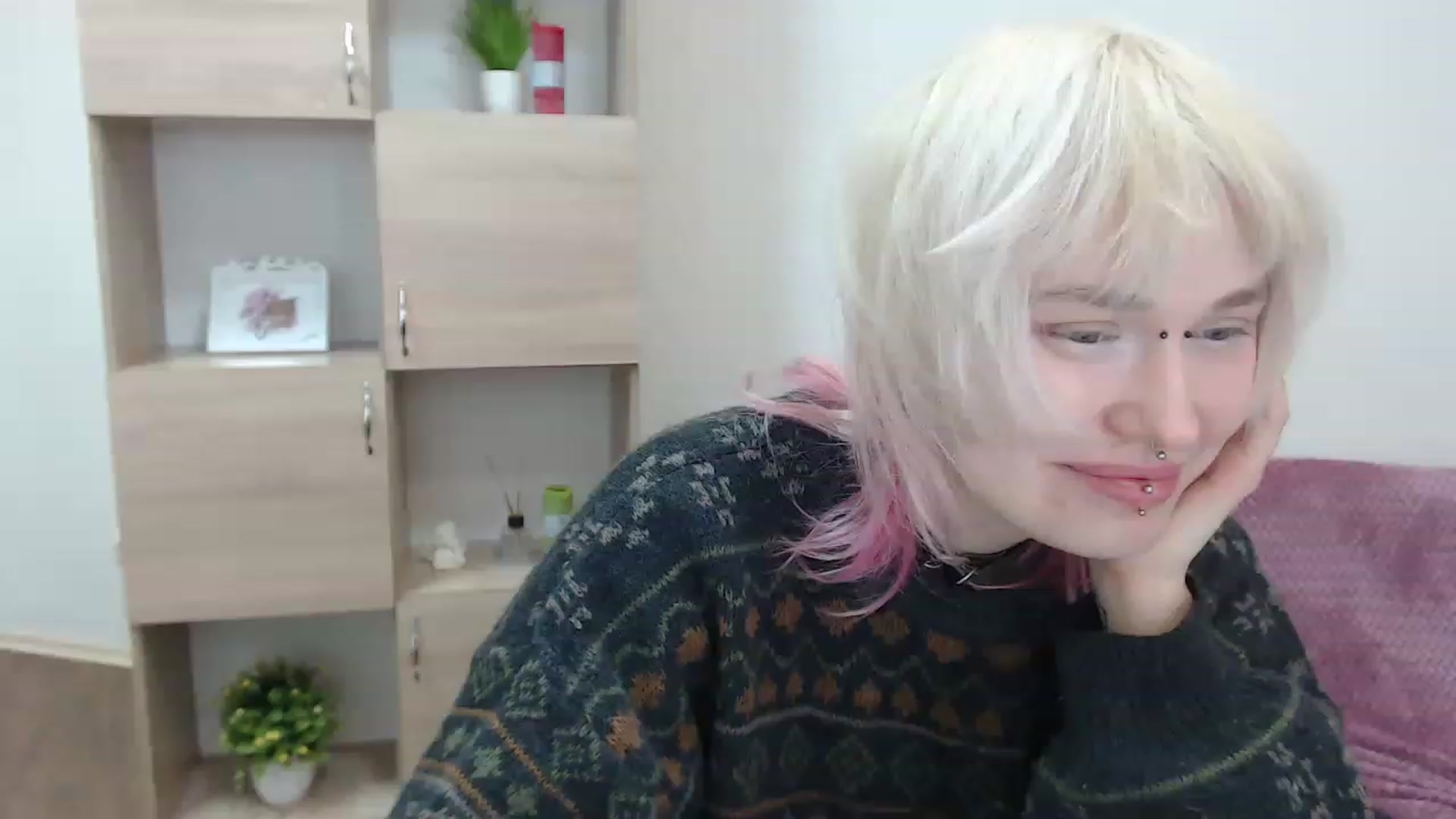 Gallery image thumbnail from Killinna's myfreecams stream on, 12/04/2022, 16:52 image 18 of 20