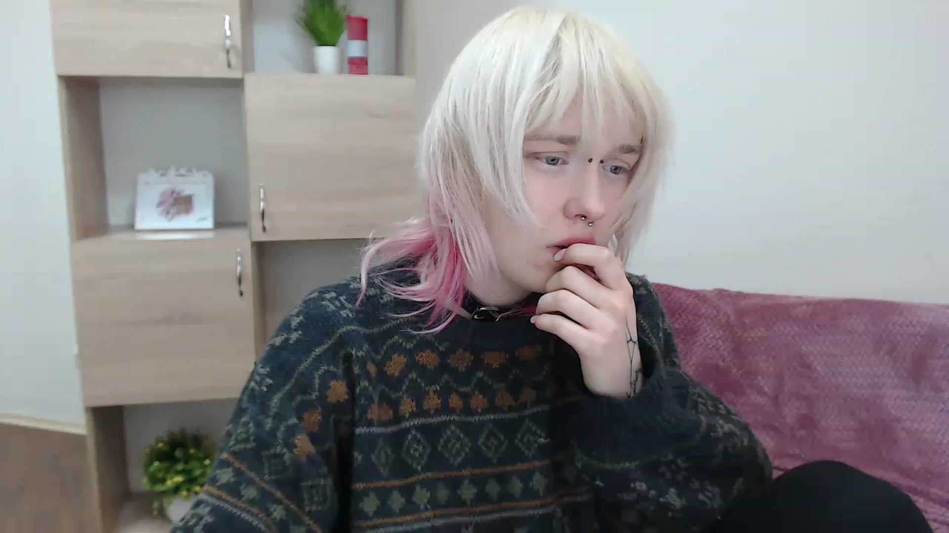 Gallery image thumbnail from Killinna's myfreecams stream on, 12/04/2022, 17:31 image 8 of 20