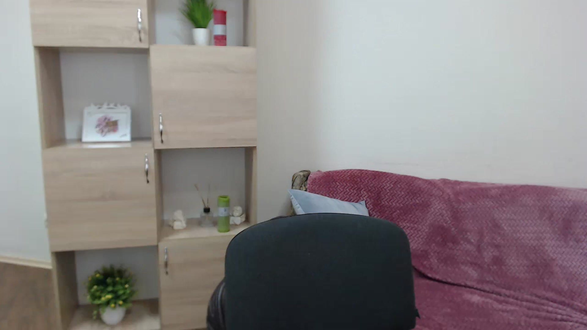 Gallery image thumbnail from Killinna's myfreecams stream on, 12/04/2022, 17:31 image 12 of 20