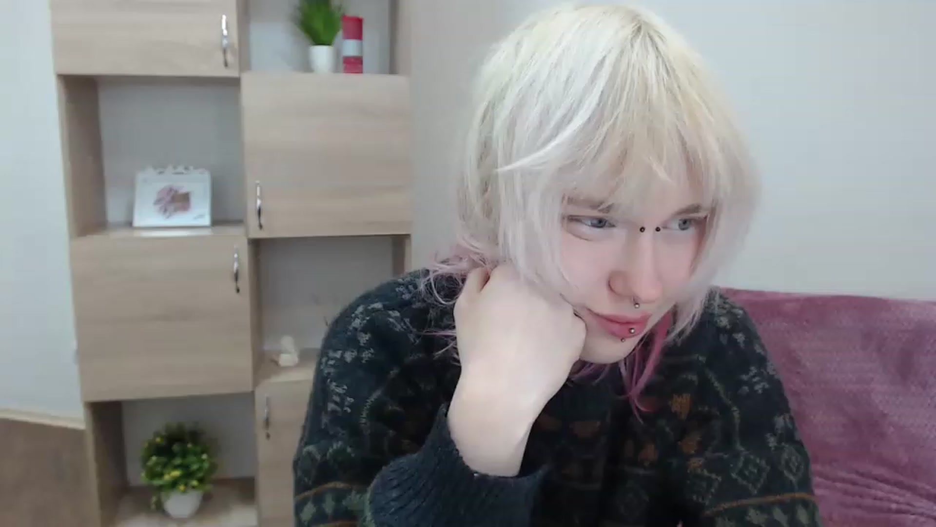 Gallery image thumbnail from Killinna's myfreecams stream on, 12/04/2022, 17:31 image 1 of 20