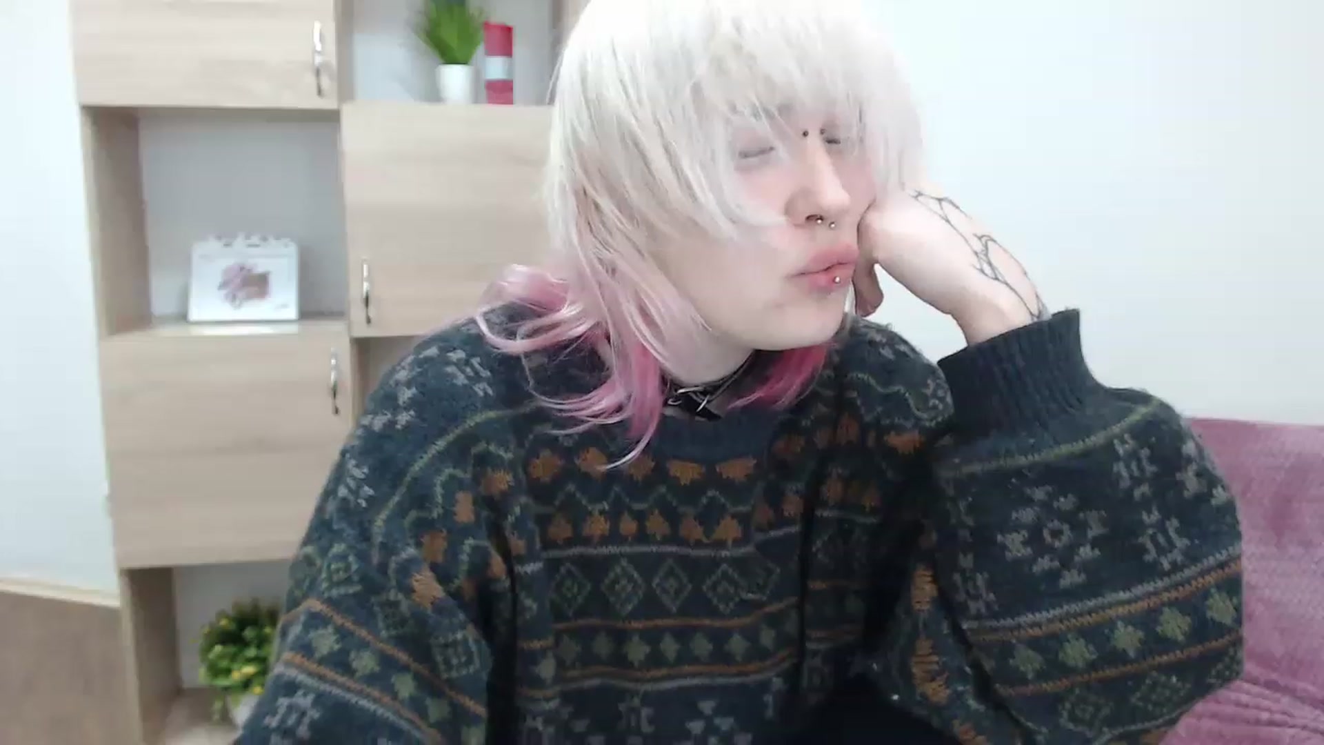 Gallery image thumbnail from Killinna's myfreecams stream on, 12/04/2022, 17:31 image 7 of 20
