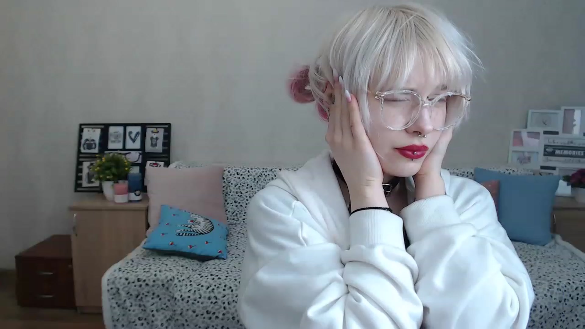 Gallery image thumbnail from Killinna's myfreecams stream on, 12/10/2022, 13:23 image 15 of 20