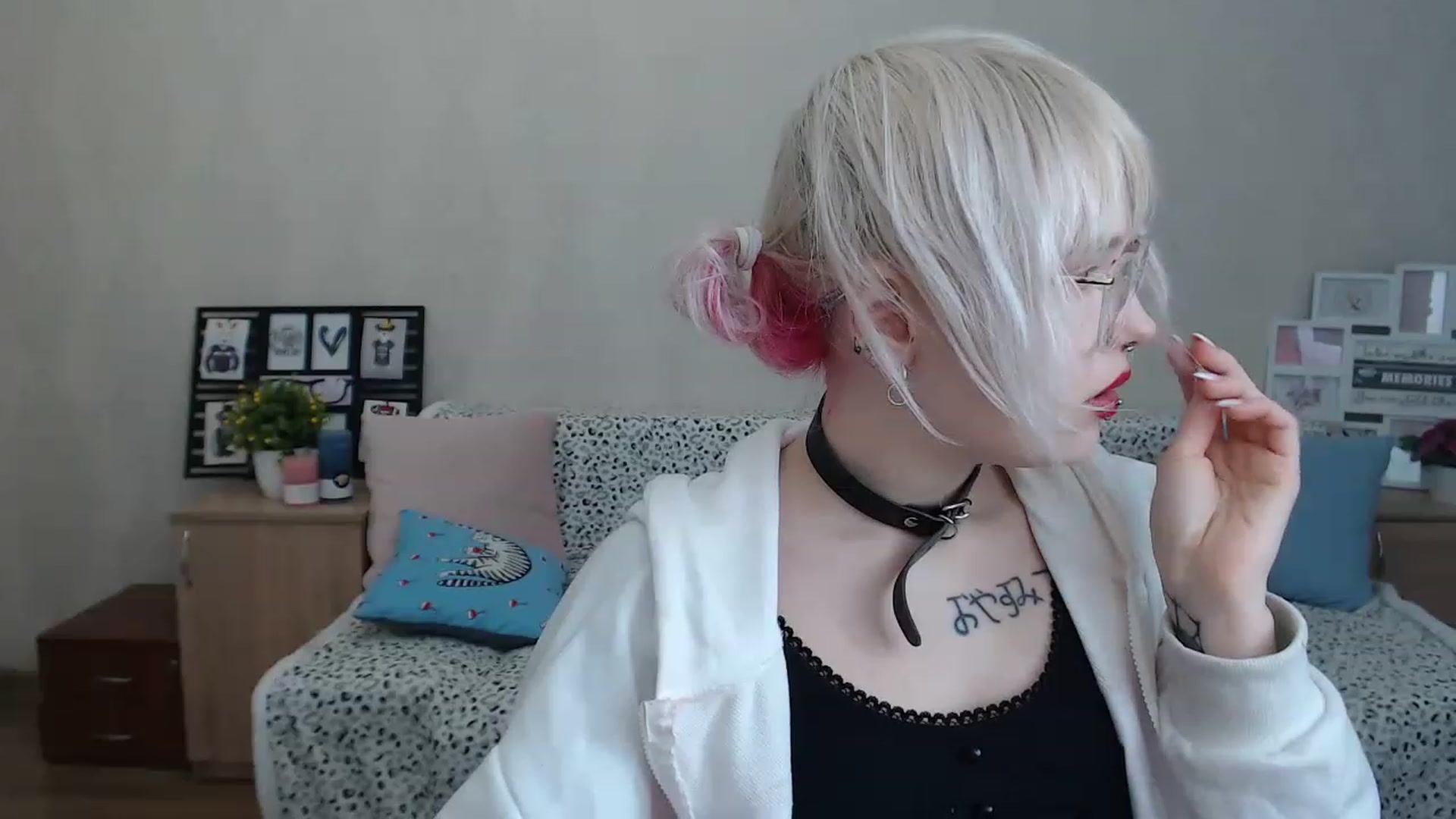 Gallery image thumbnail from Killinna's myfreecams stream on, 12/10/2022, 13:23 image 17 of 20