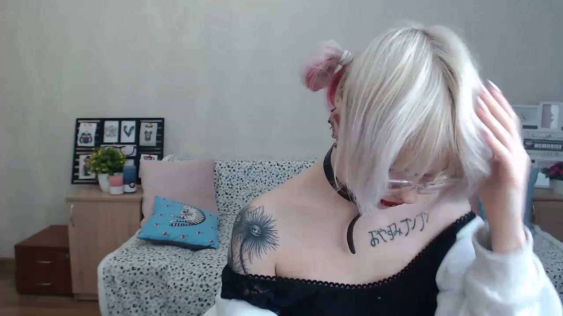Gallery image thumbnail from Killinna's myfreecams stream on, 12/10/2022, 13:23 image 10 of 20