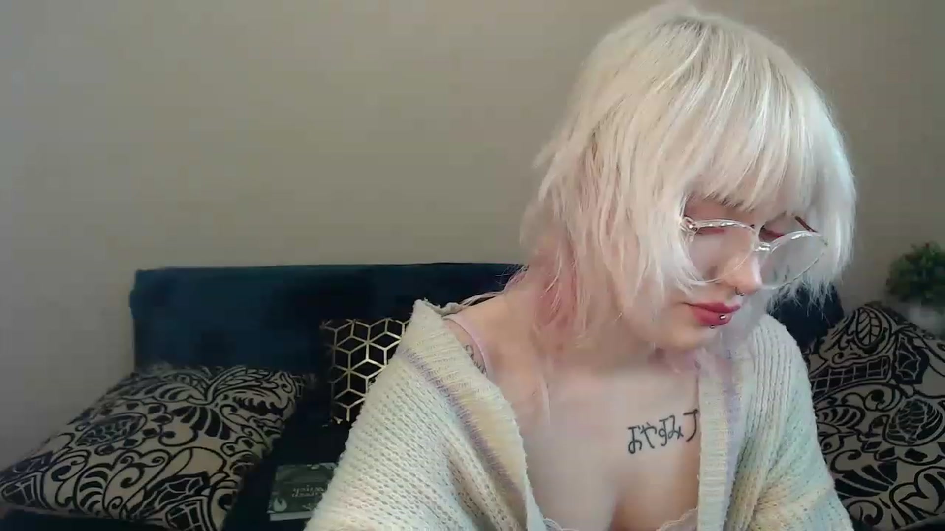 Gallery image thumbnail from Killinna's myfreecams stream on, 12/11/2022, 14:47 image 17 of 20