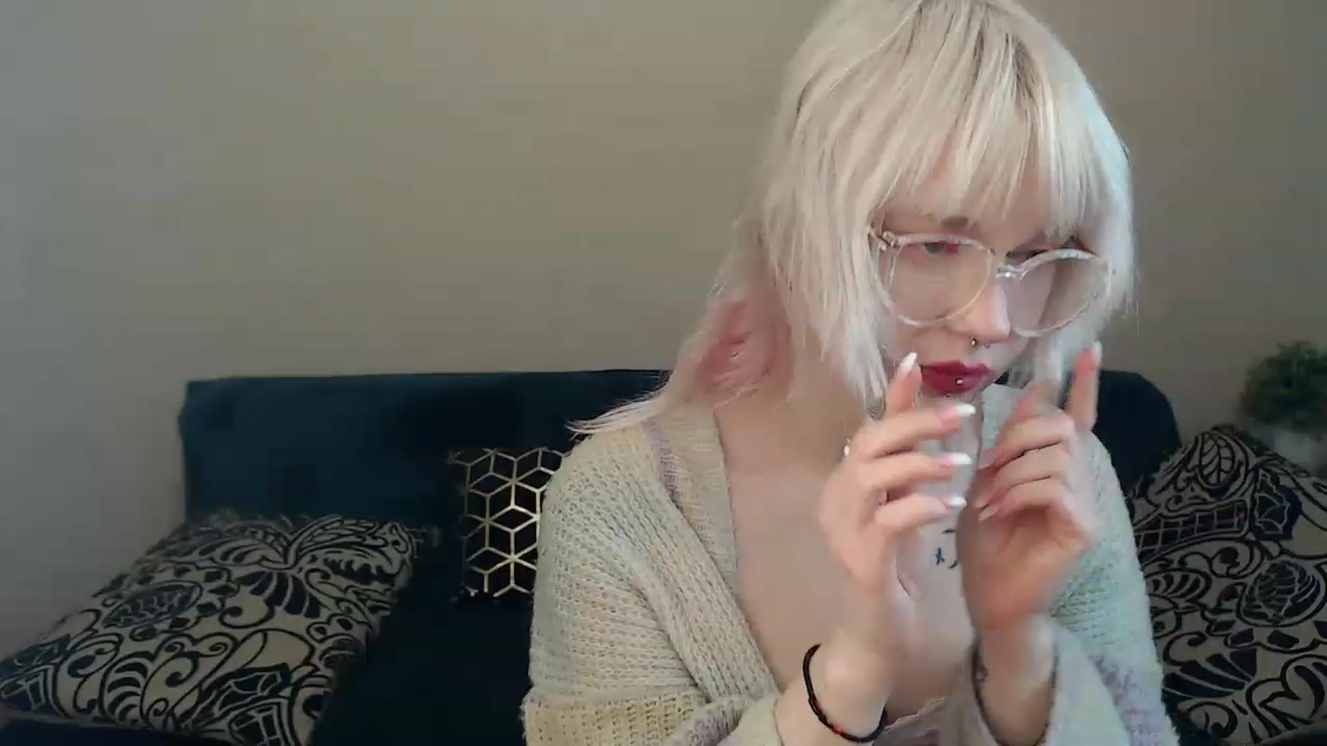 Gallery image thumbnail from Killinna's myfreecams stream on, 12/11/2022, 14:47 image 8 of 20