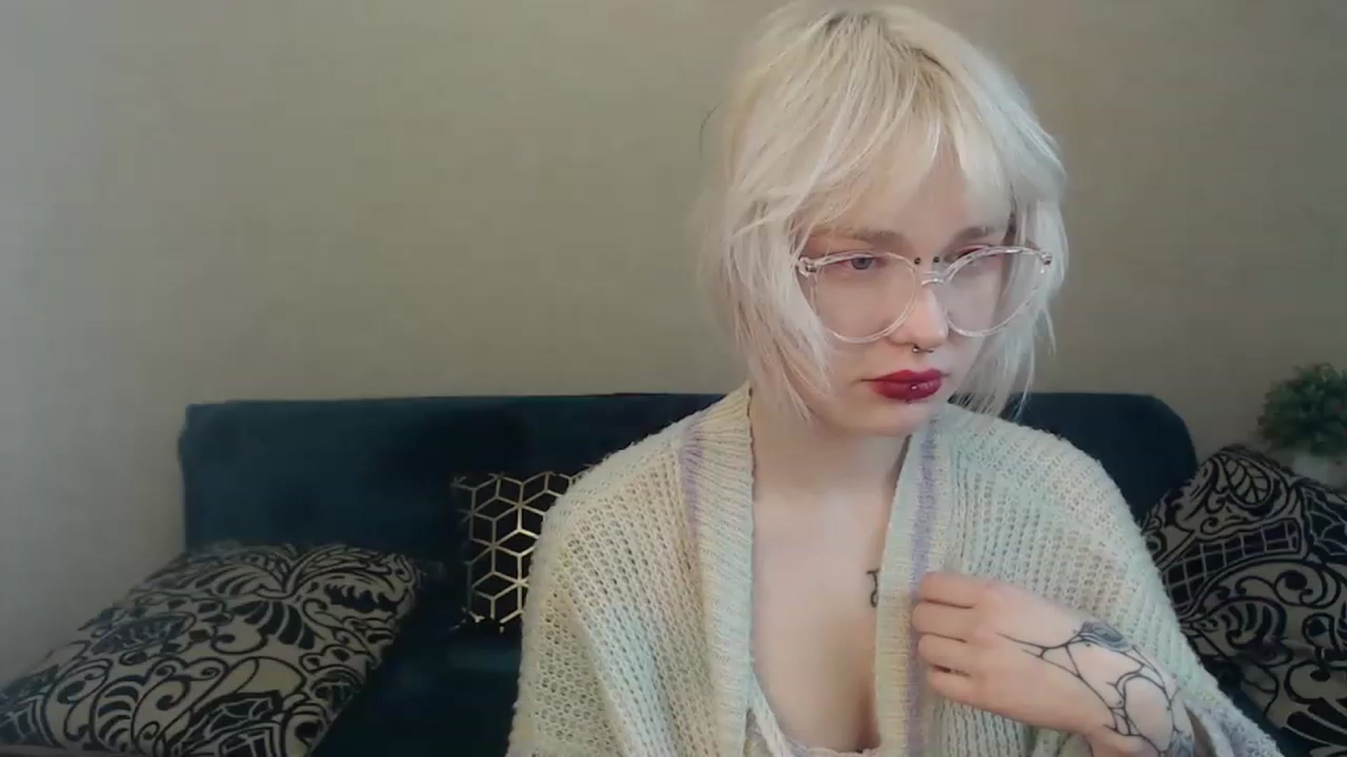 Gallery image thumbnail from Killinna's myfreecams stream on, 12/11/2022, 18:16 image 1 of 20