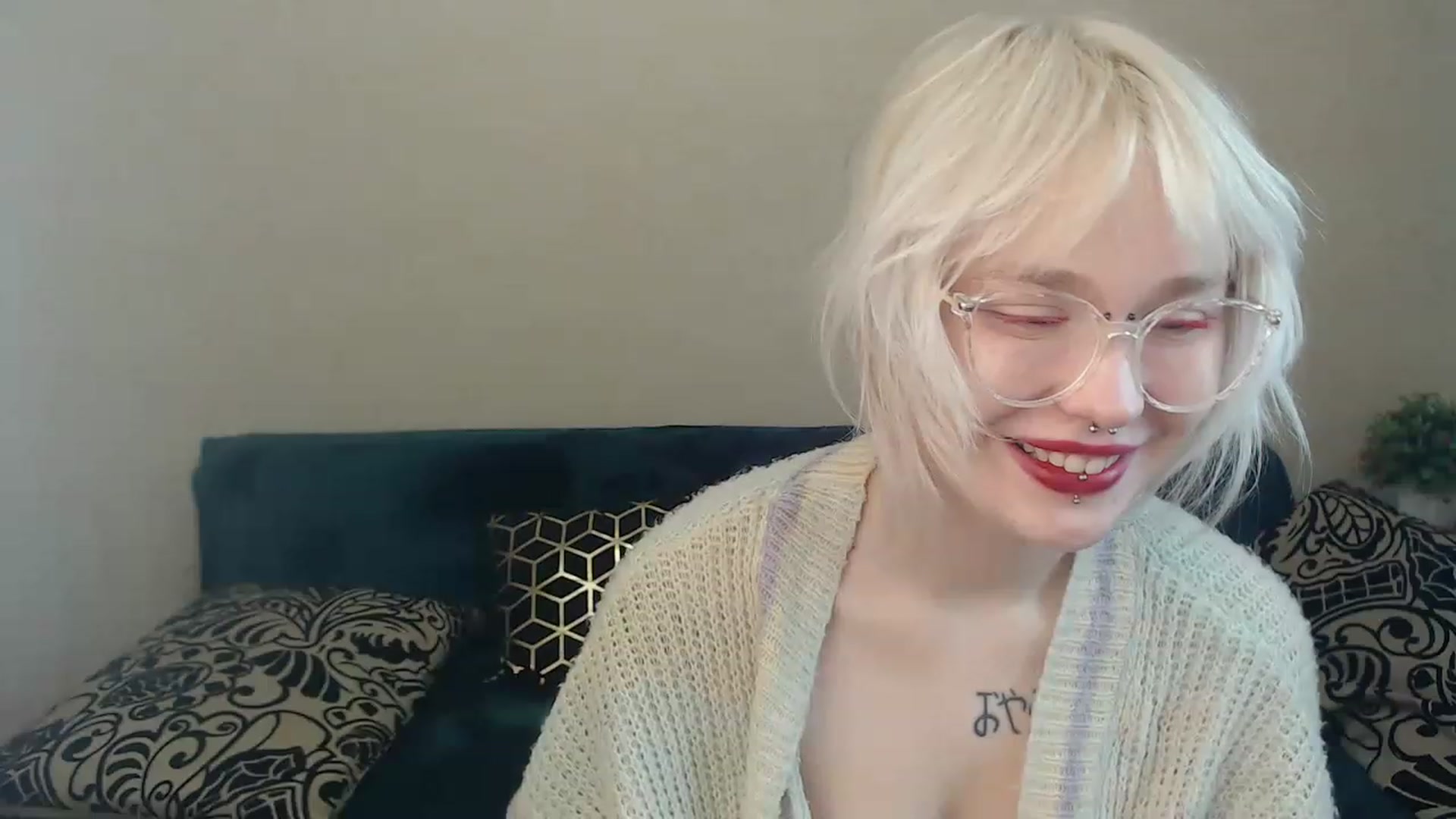 Gallery image thumbnail from Killinna's myfreecams stream on, 12/11/2022, 18:16 image 2 of 20