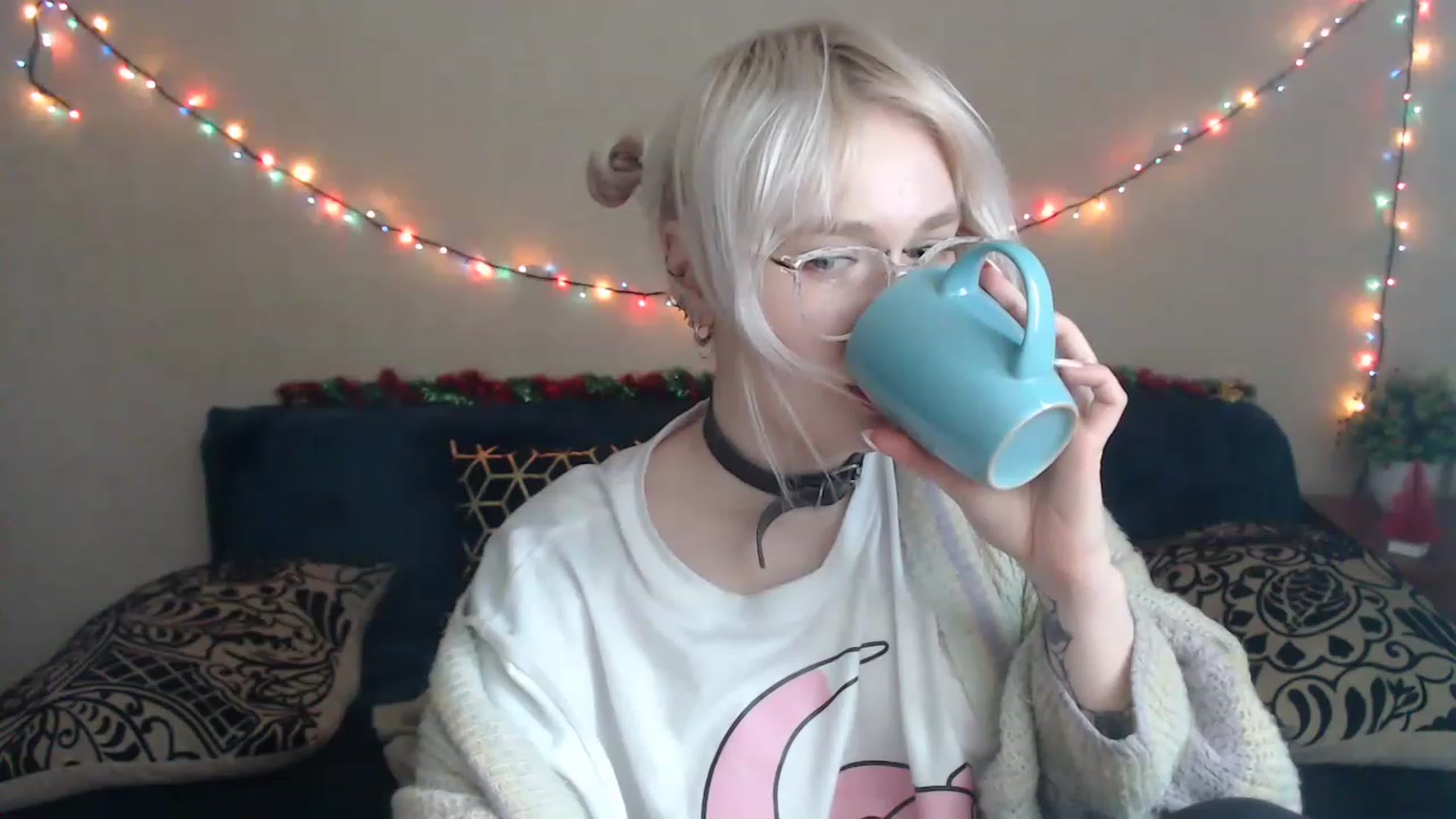 Gallery image thumbnail from Killinna's myfreecams stream on, 12/15/2022, 16:37 image 17 of 20