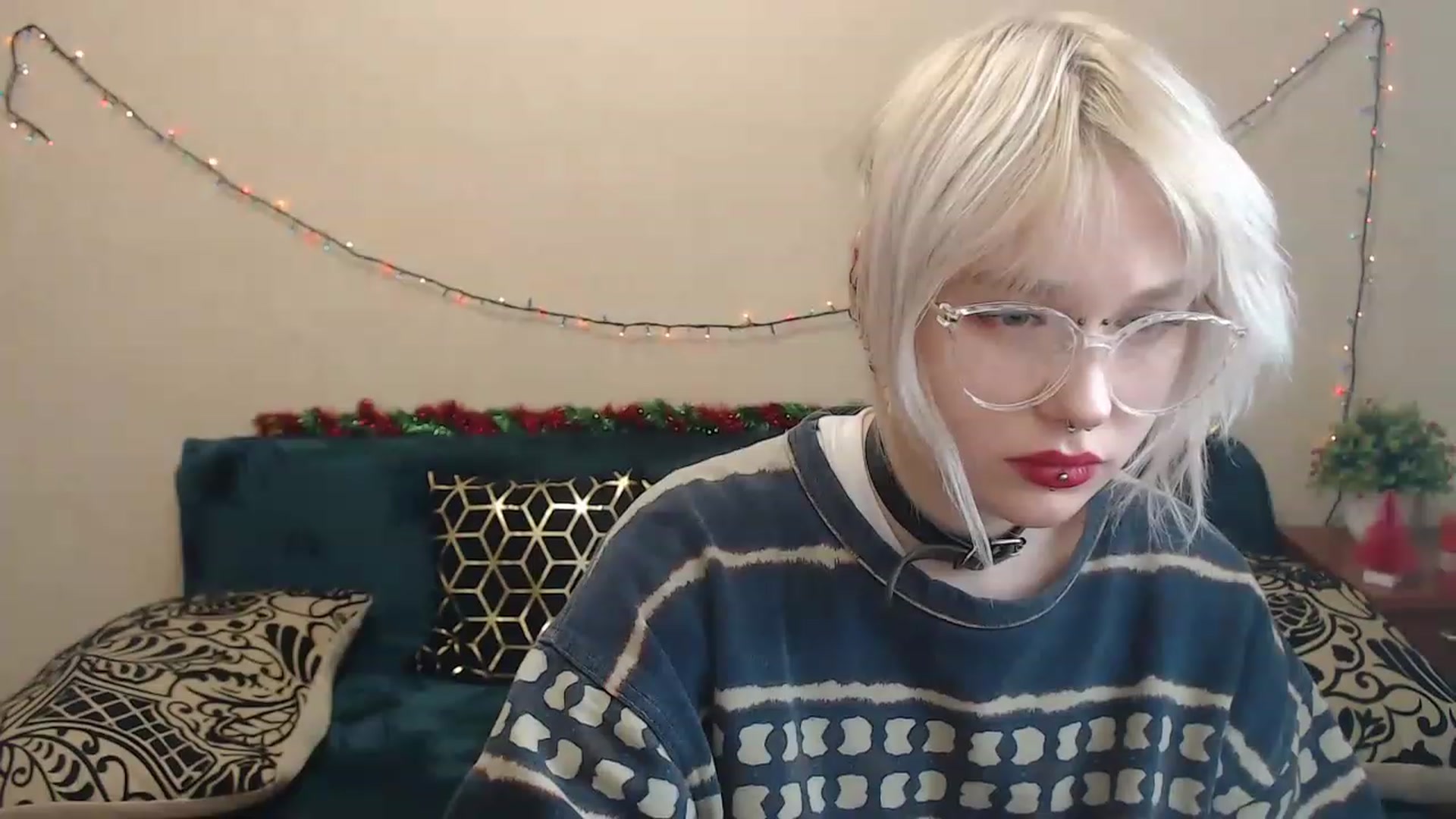 Gallery image thumbnail from Killinna's myfreecams stream on, 12/15/2022, 16:37 image 4 of 20