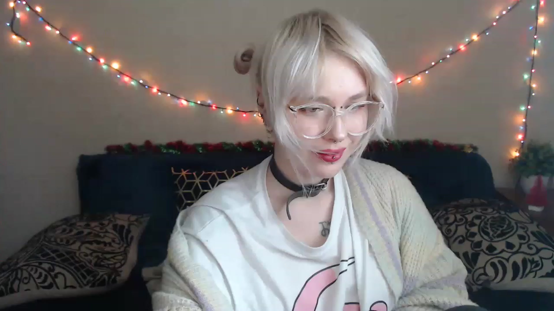 Gallery image thumbnail from Killinna's myfreecams stream on, 12/15/2022, 16:37 image 18 of 20