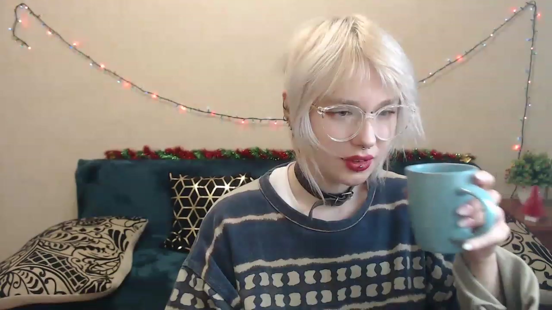 Gallery image thumbnail from Killinna's myfreecams stream on, 12/15/2022, 16:37 image 10 of 20