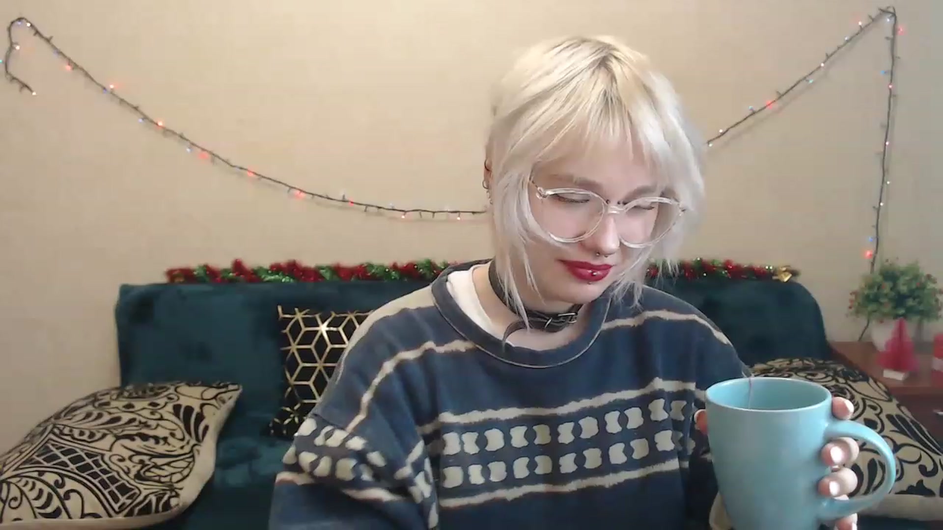 Gallery image thumbnail from Killinna's myfreecams stream on, 12/15/2022, 16:37 image 8 of 20