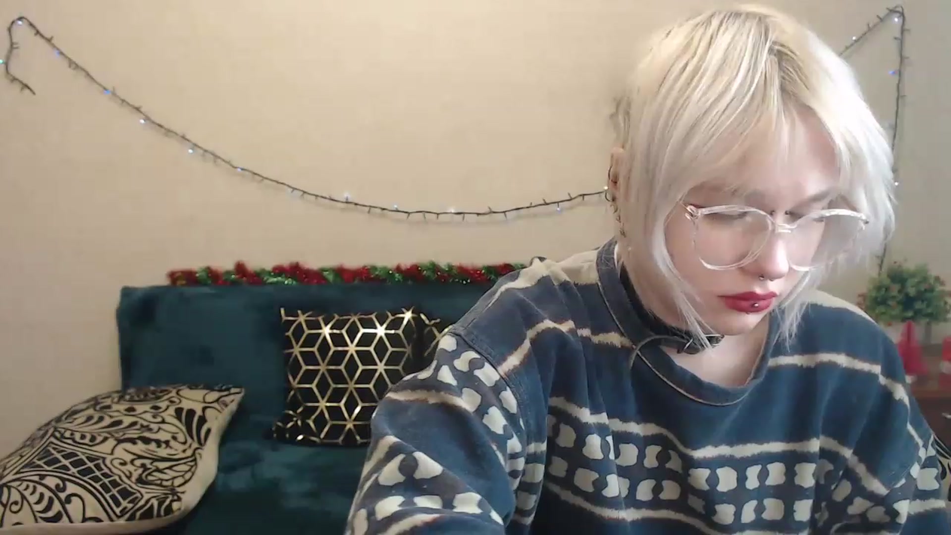 Gallery image thumbnail from Killinna's myfreecams stream on, 12/15/2022, 16:37 image 6 of 20