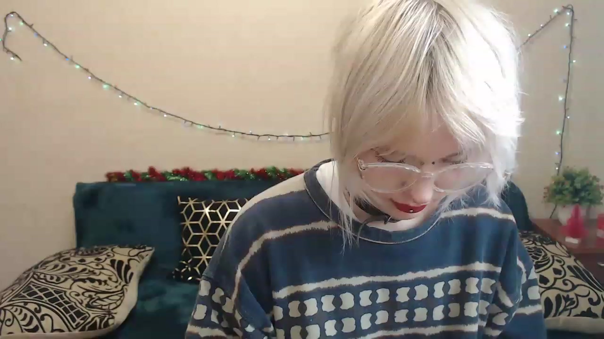 Gallery image thumbnail from Killinna's myfreecams stream on, 12/15/2022, 16:37 image 2 of 20