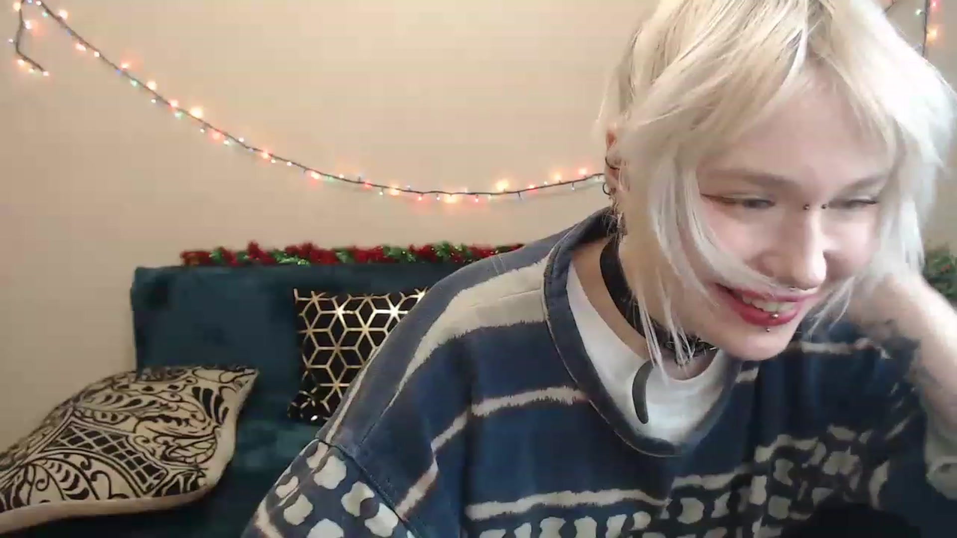 Gallery image thumbnail from Killinna's myfreecams stream on, 12/15/2022, 18:01 image 5 of 20