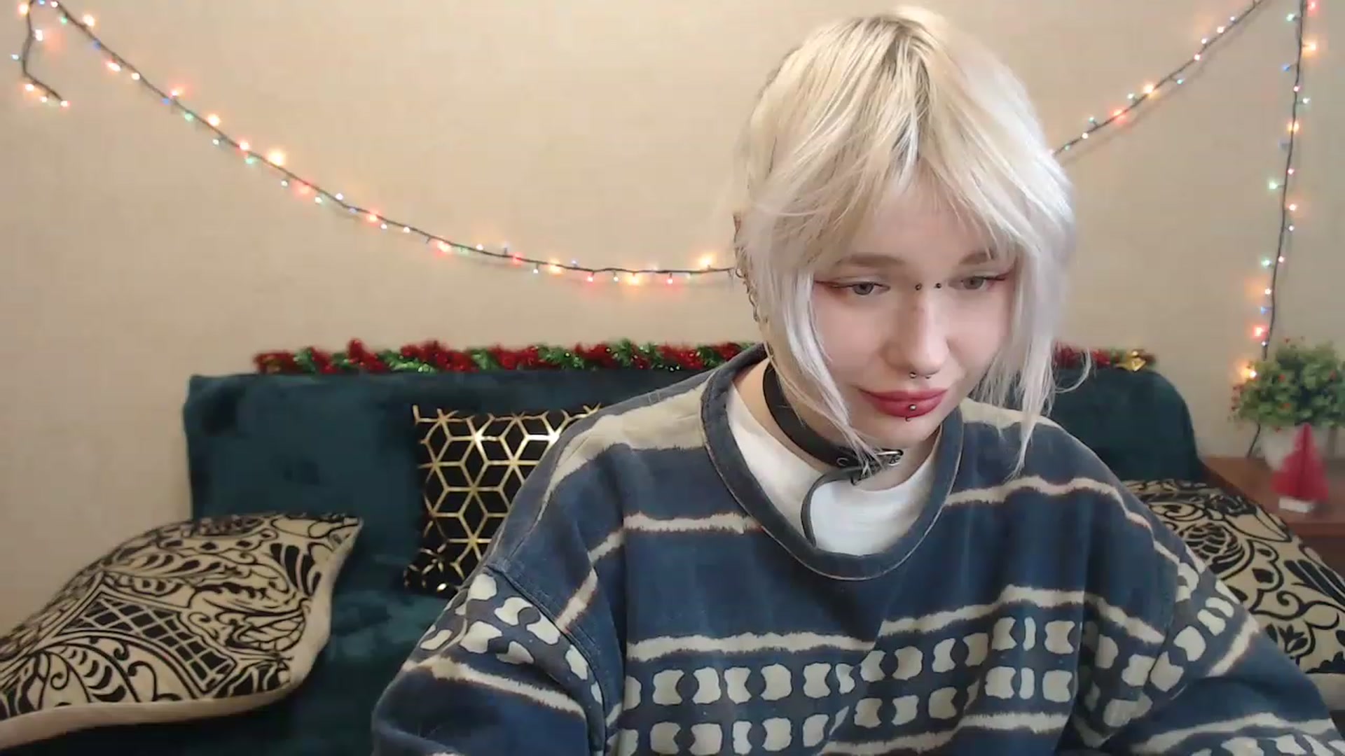 Gallery image thumbnail from Killinna's myfreecams stream on, 12/15/2022, 18:01 image 6 of 20