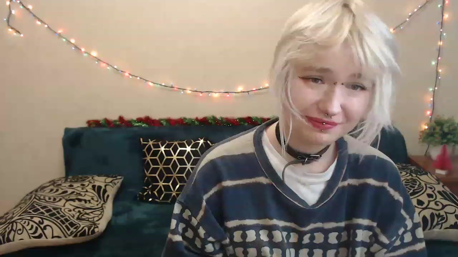 Gallery image thumbnail from Killinna's myfreecams stream on, 12/15/2022, 18:01 image 8 of 20