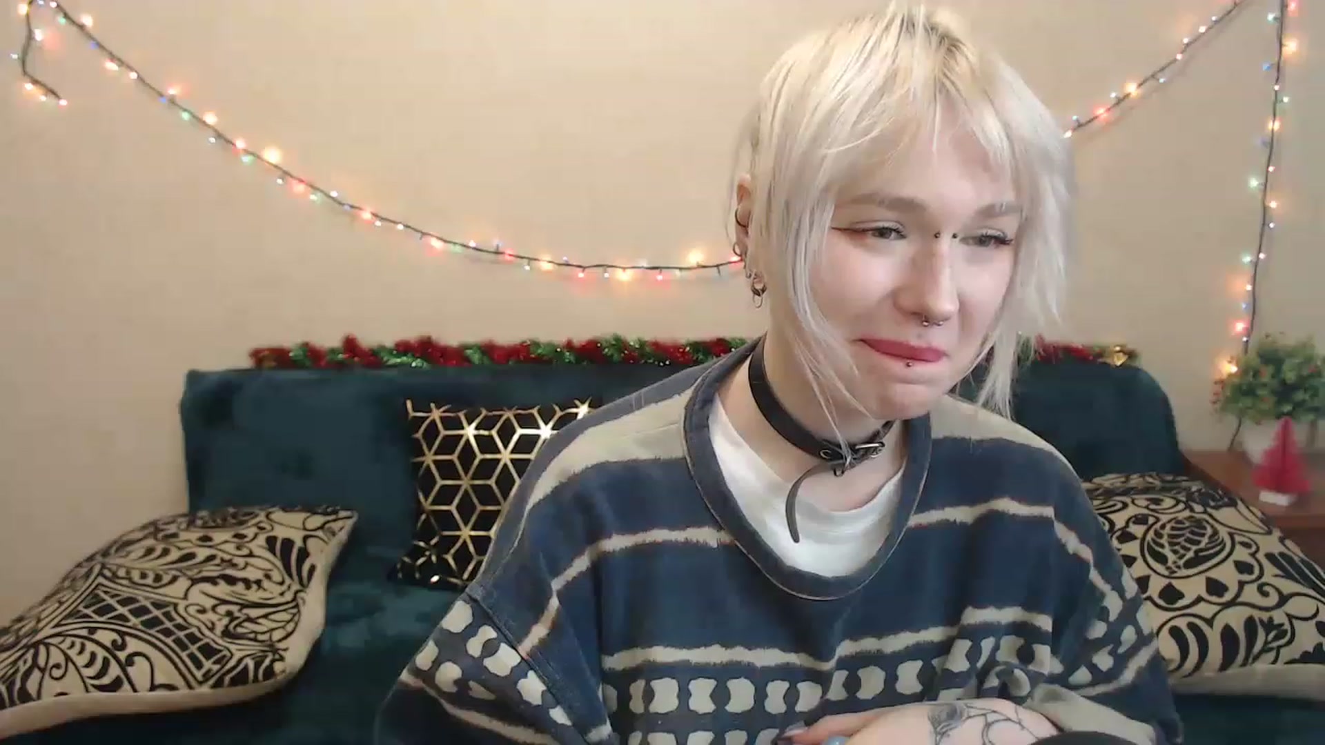 Gallery image thumbnail from Killinna's myfreecams stream on, 12/15/2022, 18:01 image 4 of 20