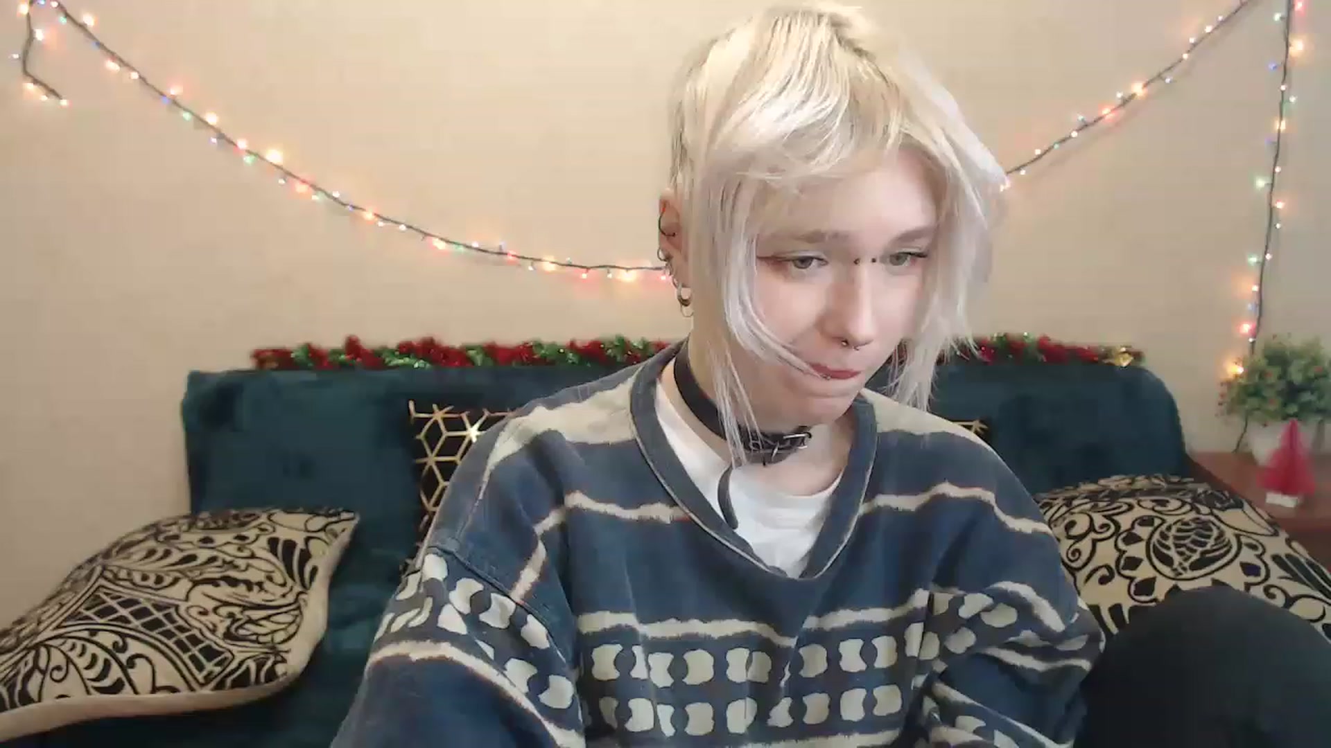 Gallery image thumbnail from Killinna's myfreecams stream on, 12/15/2022, 18:01 image 11 of 20