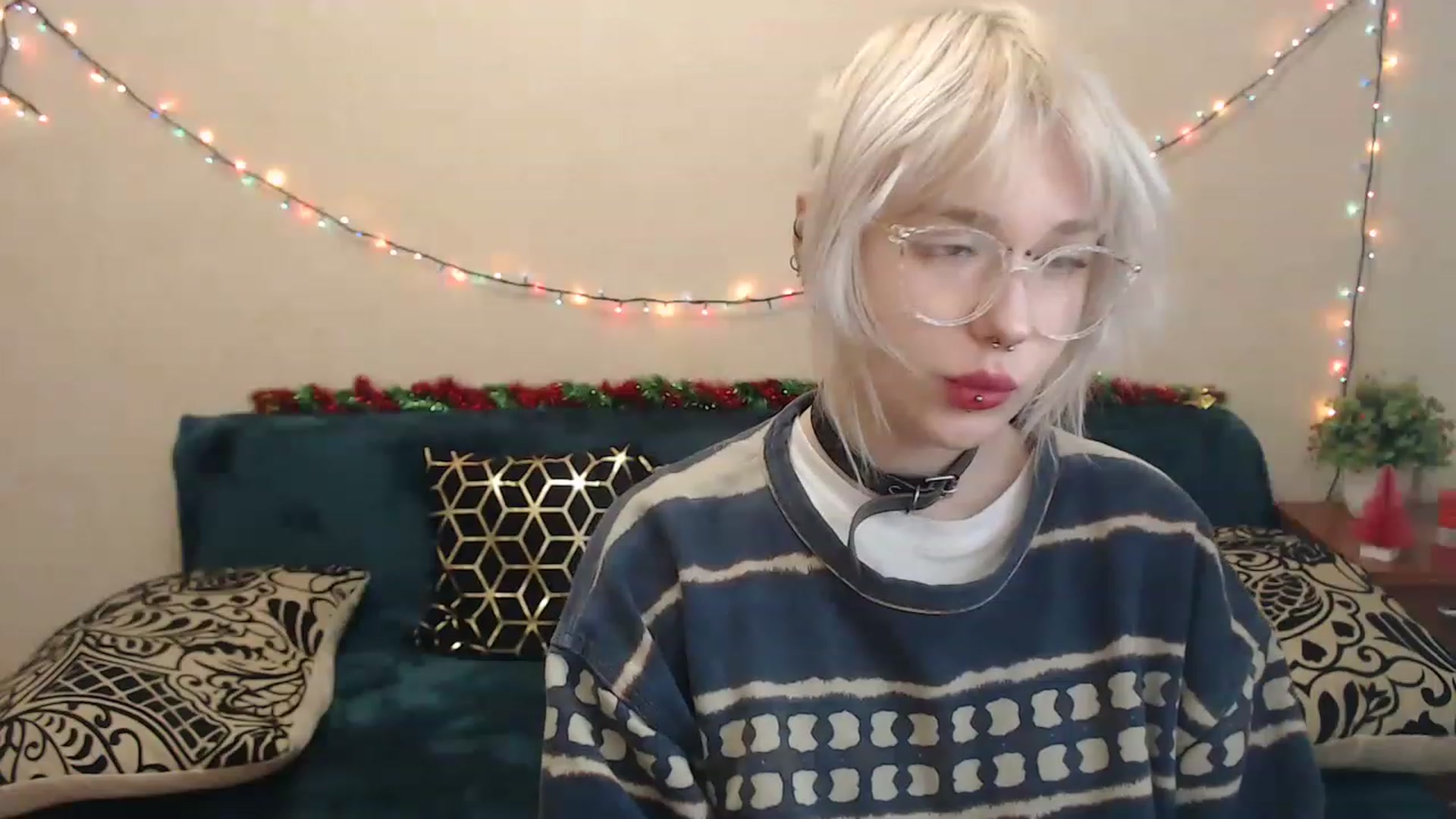 Gallery image thumbnail from Killinna's myfreecams stream on, 12/15/2022, 18:01 image 15 of 20