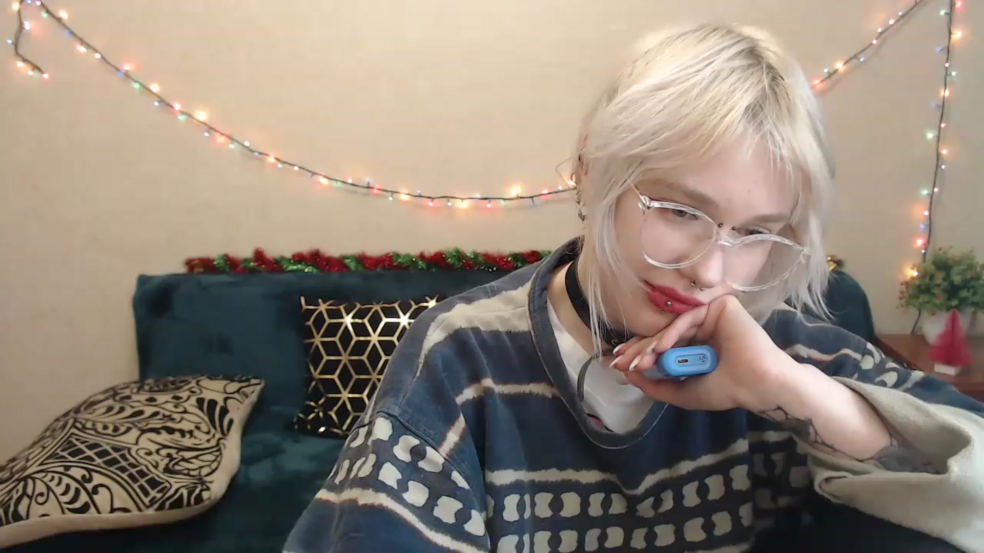 Gallery image thumbnail from Killinna's myfreecams stream on, 12/15/2022, 18:01 image 2 of 20