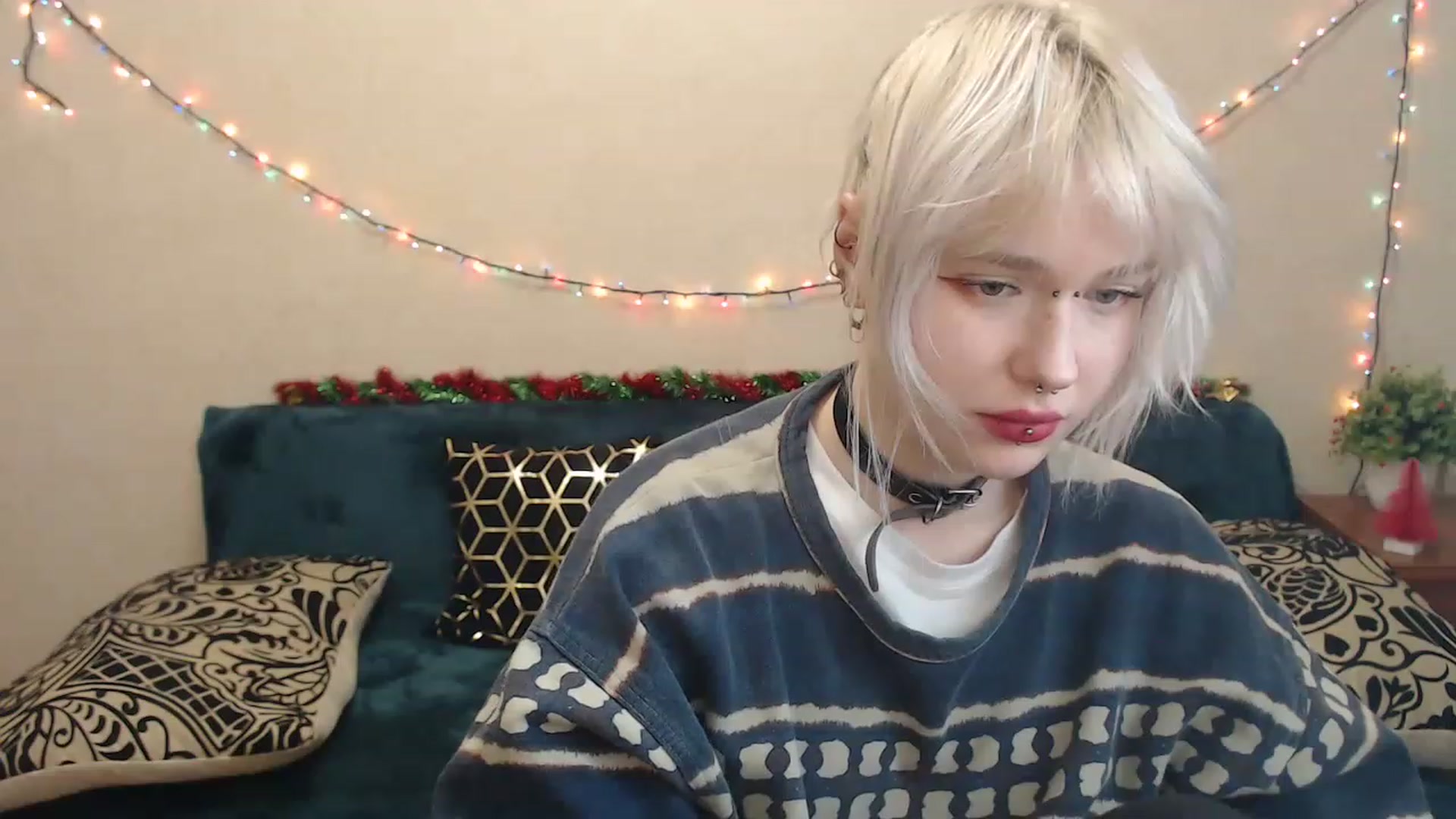 Gallery image thumbnail from Killinna's myfreecams stream on, 12/15/2022, 18:01 image 3 of 20