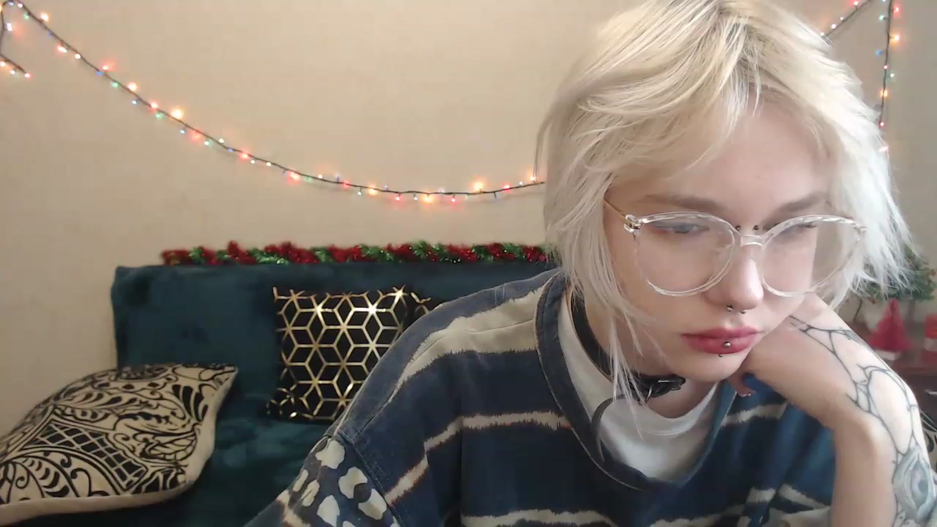 Gallery image thumbnail from Killinna's myfreecams stream on, 12/15/2022, 18:01 image 16 of 20
