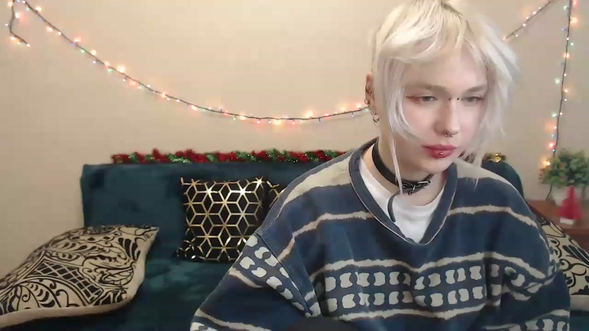 Gallery image thumbnail from Killinna's myfreecams stream on, 12/15/2022, 18:01 image 12 of 20