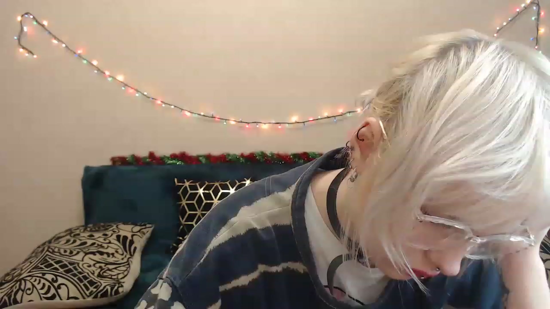 Gallery image thumbnail from Killinna's myfreecams stream on, 12/15/2022, 18:01 image 14 of 20