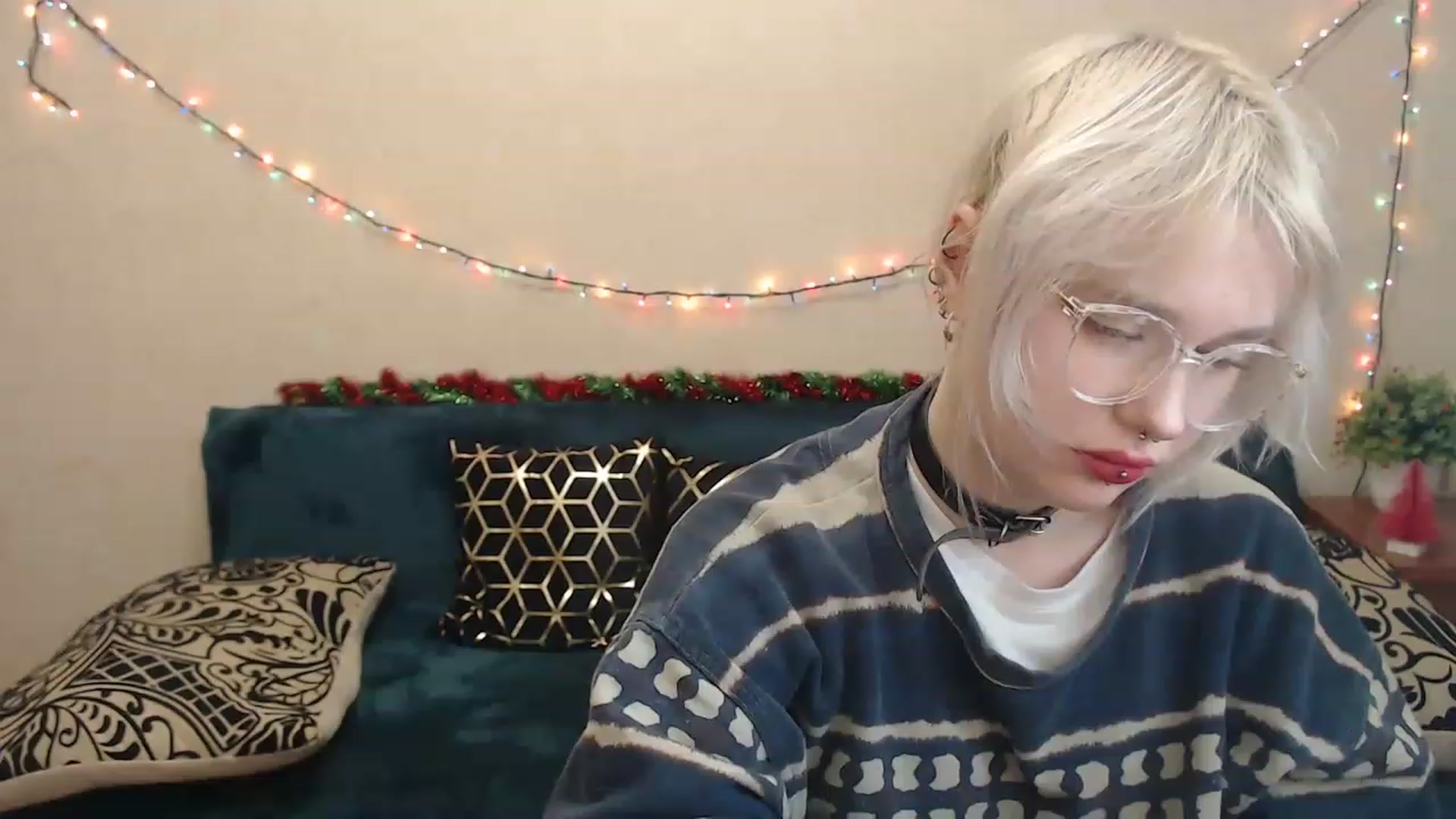 Gallery image thumbnail from Killinna's myfreecams stream on, 12/15/2022, 18:01 image 1 of 20