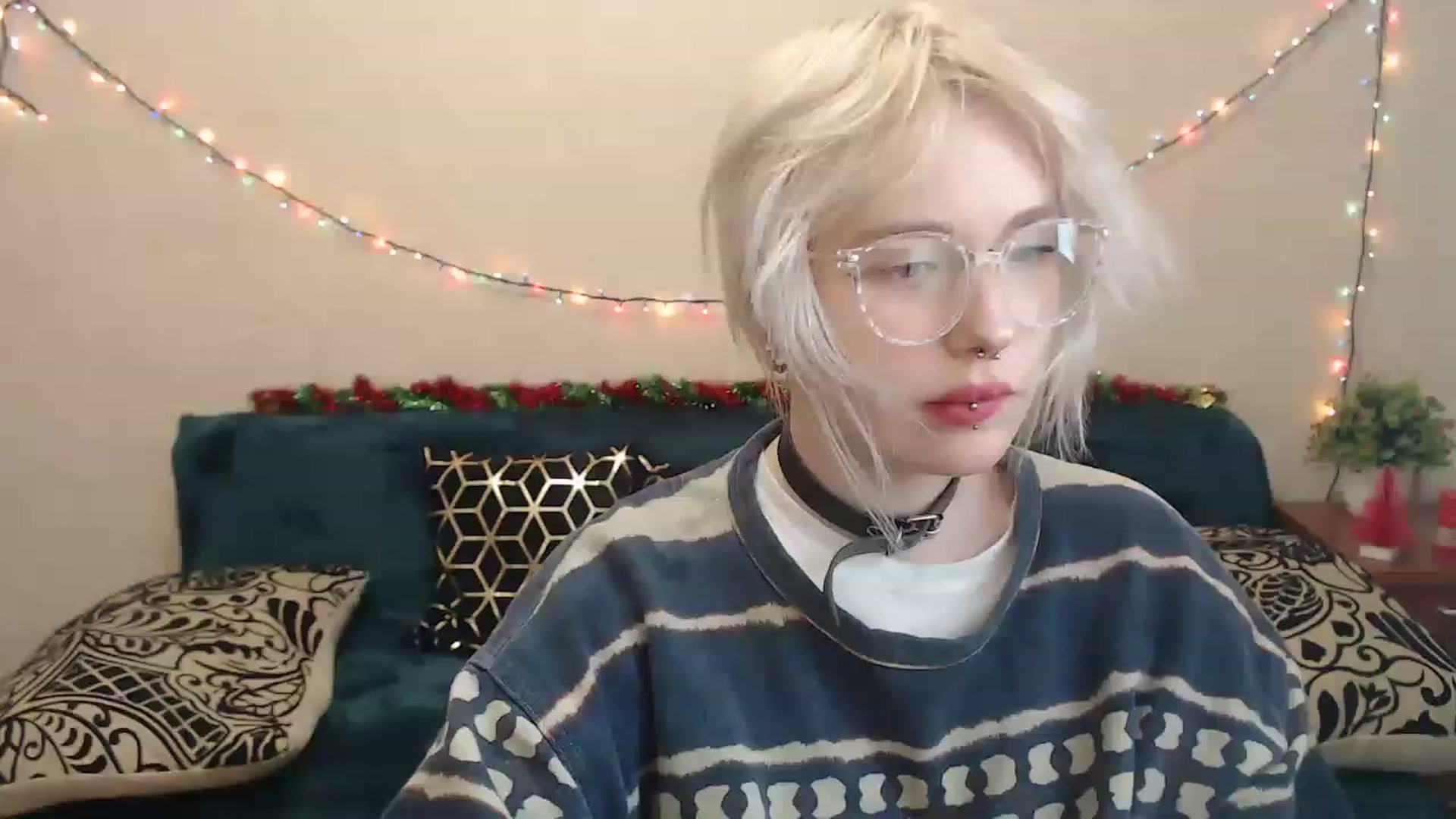 Gallery image thumbnail from Killinna's myfreecams stream on, 12/15/2022, 18:01 image 17 of 20