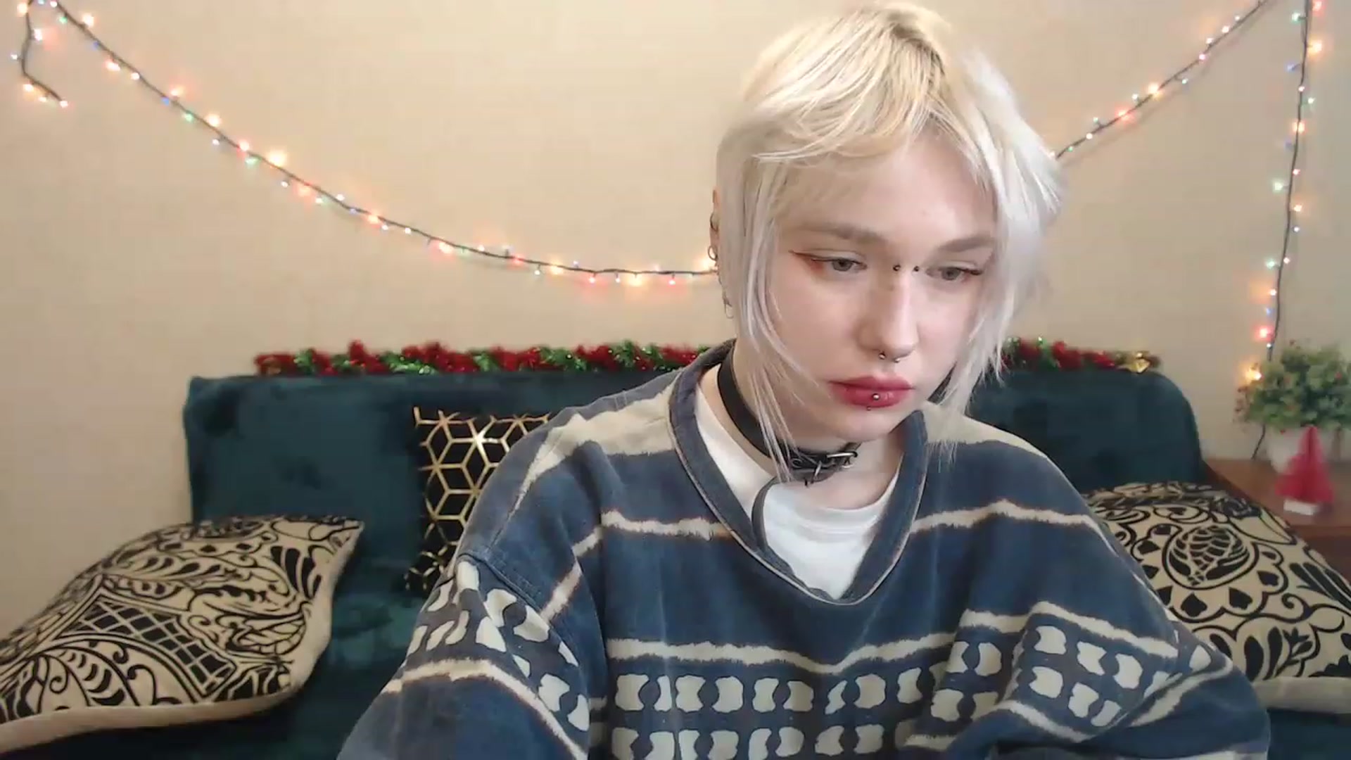 Gallery image thumbnail from Killinna's myfreecams stream on, 12/15/2022, 18:01 image 10 of 20