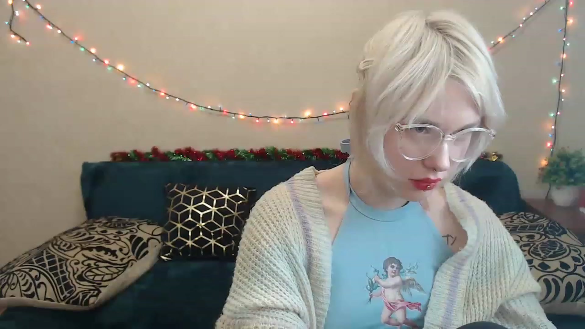 Gallery image thumbnail from Killinna's myfreecams stream on, 12/18/2022, 15:00 image 3 of 20
