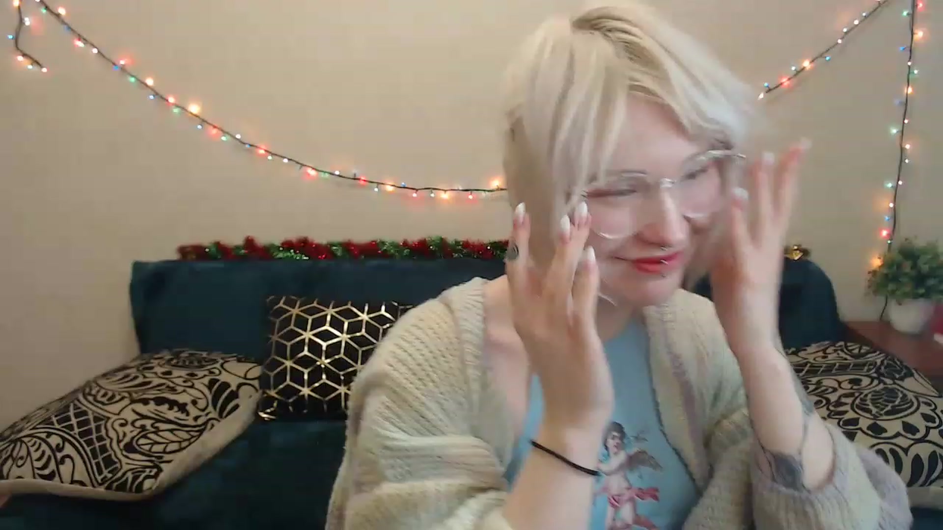 Gallery image thumbnail from Killinna's myfreecams stream on, 12/18/2022, 15:00 image 6 of 20