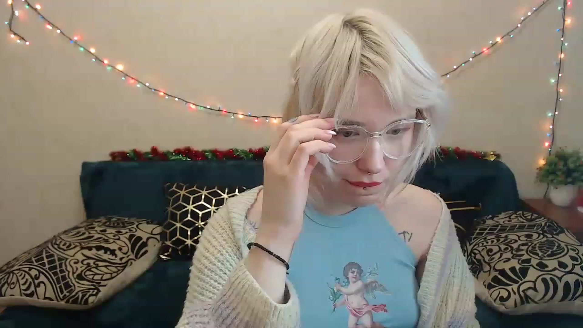 Gallery image thumbnail from Killinna's myfreecams stream on, 12/18/2022, 15:00 image 7 of 20