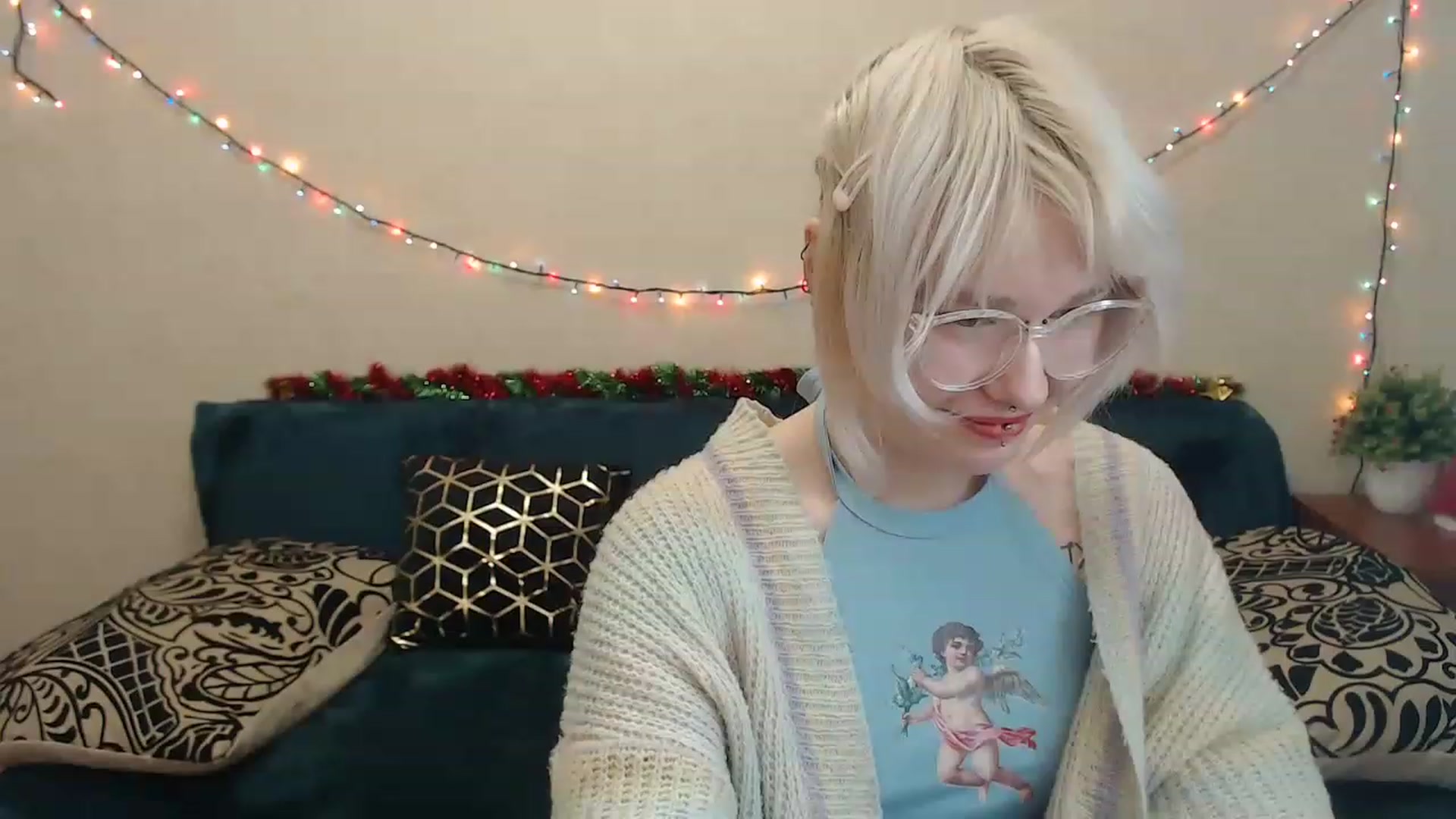 Gallery image thumbnail from Killinna's myfreecams stream on, 12/18/2022, 15:00 image 13 of 20