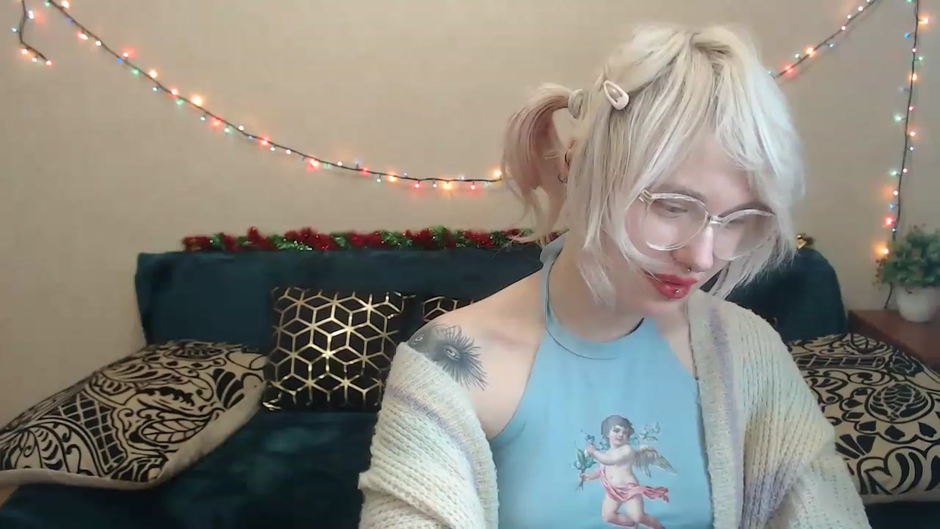 Gallery image thumbnail from Killinna's myfreecams stream on, 12/18/2022, 17:58 image 15 of 20