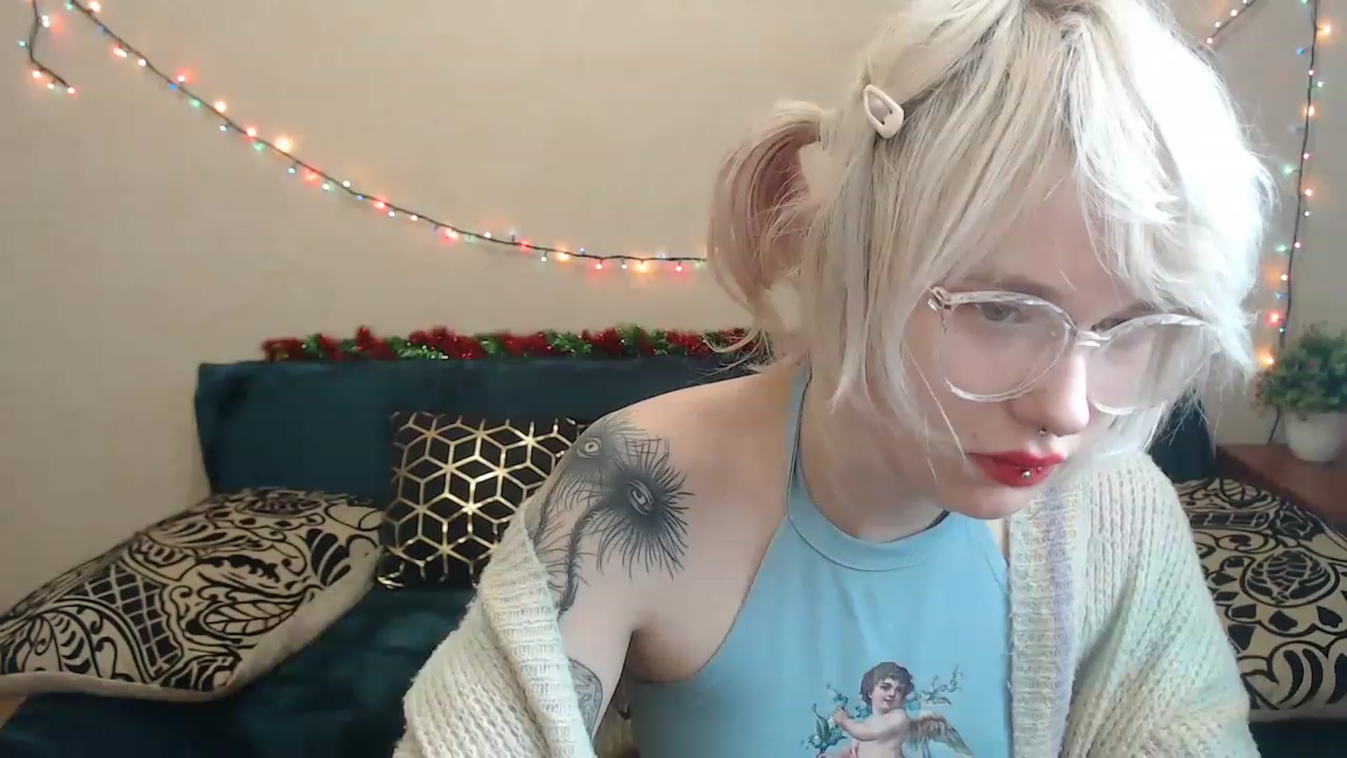 Gallery image thumbnail from Killinna's myfreecams stream on, 12/18/2022, 17:58 image 14 of 20