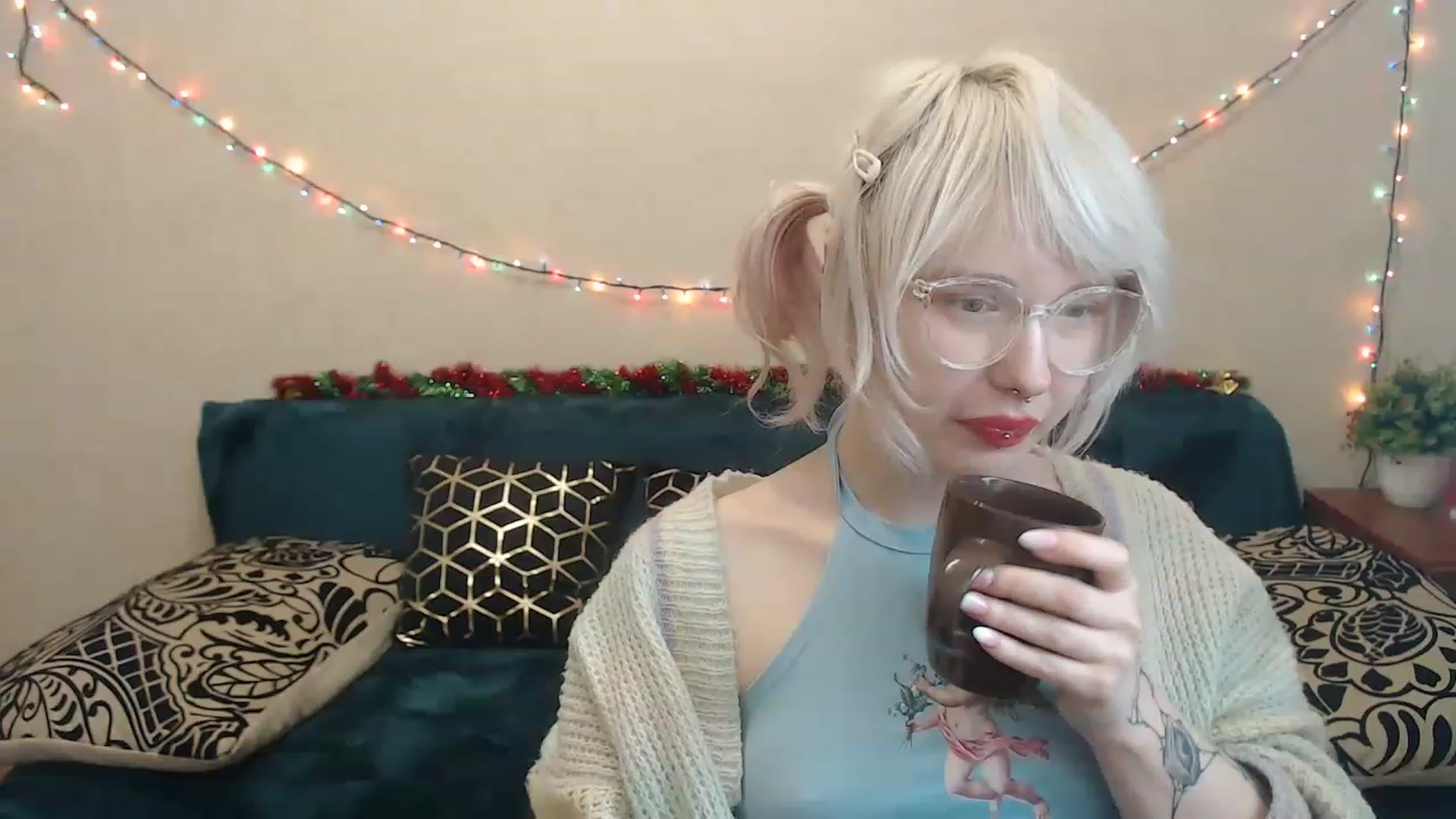 Gallery image thumbnail from Killinna's myfreecams stream on, 12/18/2022, 17:58 image 4 of 20