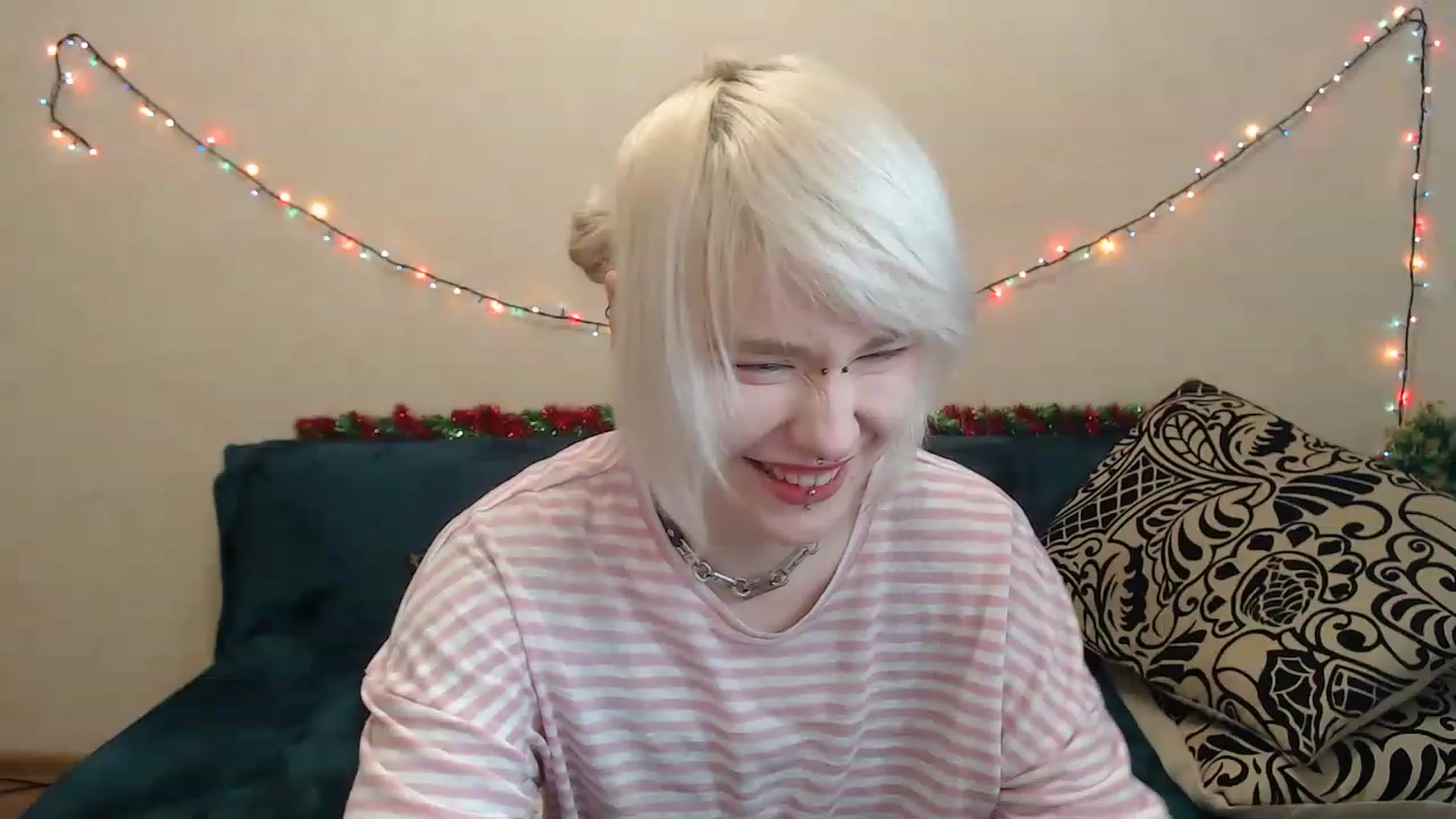 Gallery image thumbnail from Killinna's myfreecams stream on, 12/26/2022, 18:10 image 14 of 20