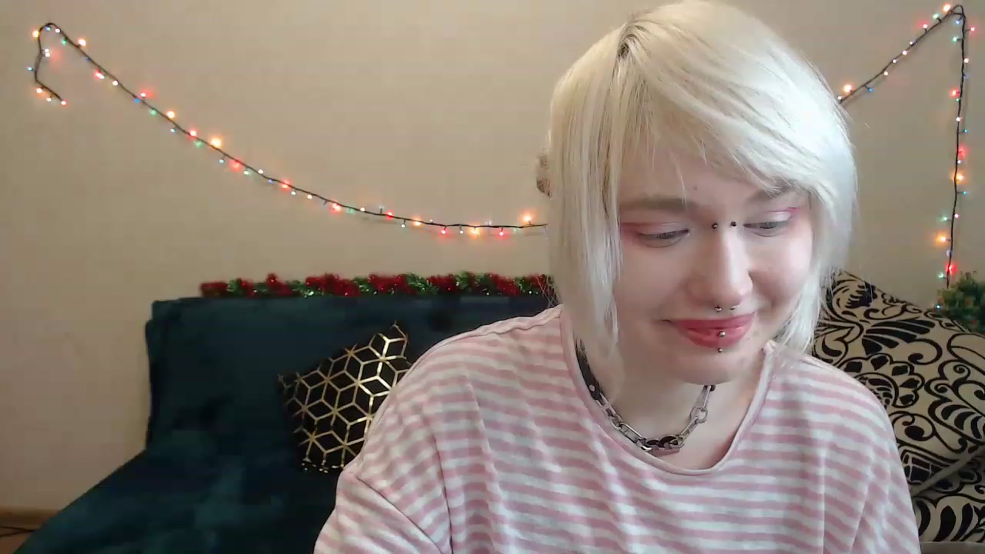 Gallery image thumbnail from Killinna's myfreecams stream on, 12/26/2022, 18:10 image 12 of 20