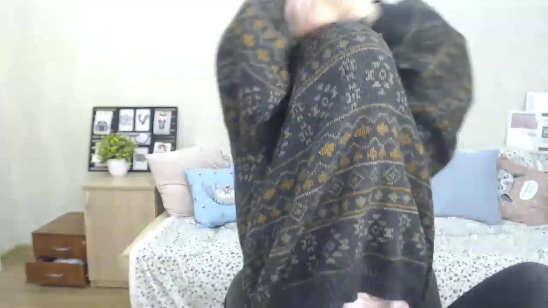 Gallery image thumbnail from Killinna's myfreecams stream on, 12/30/2022, 17:52 image 16 of 20