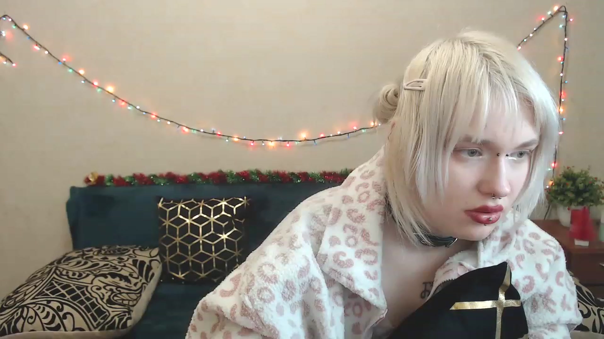 Gallery image thumbnail from Killinna's myfreecams stream on, 01/08/2023, 18:10 image 8 of 20