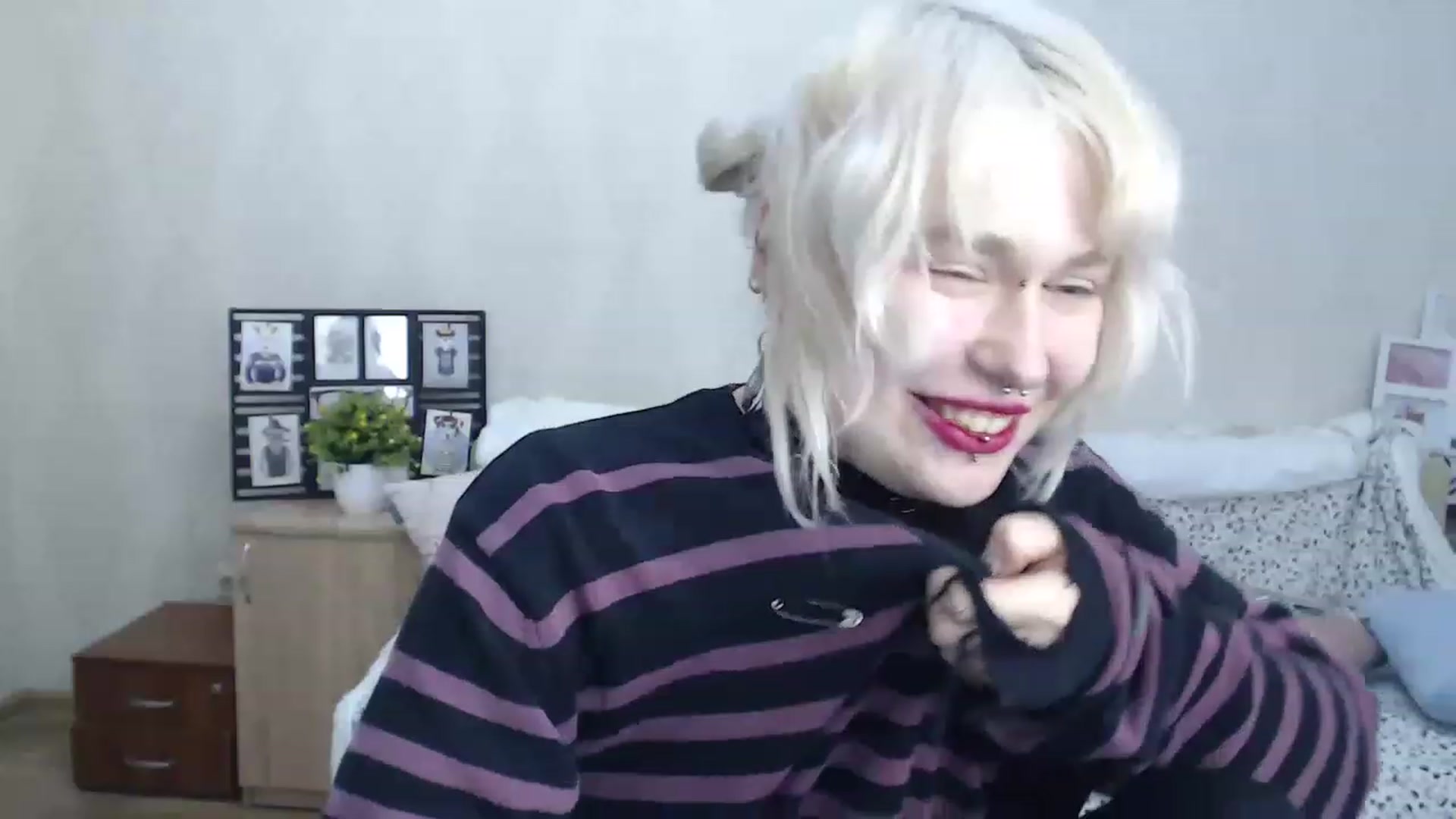 Gallery image thumbnail from Killinna's myfreecams stream on, 01/22/2023, 18:31 image 15 of 20