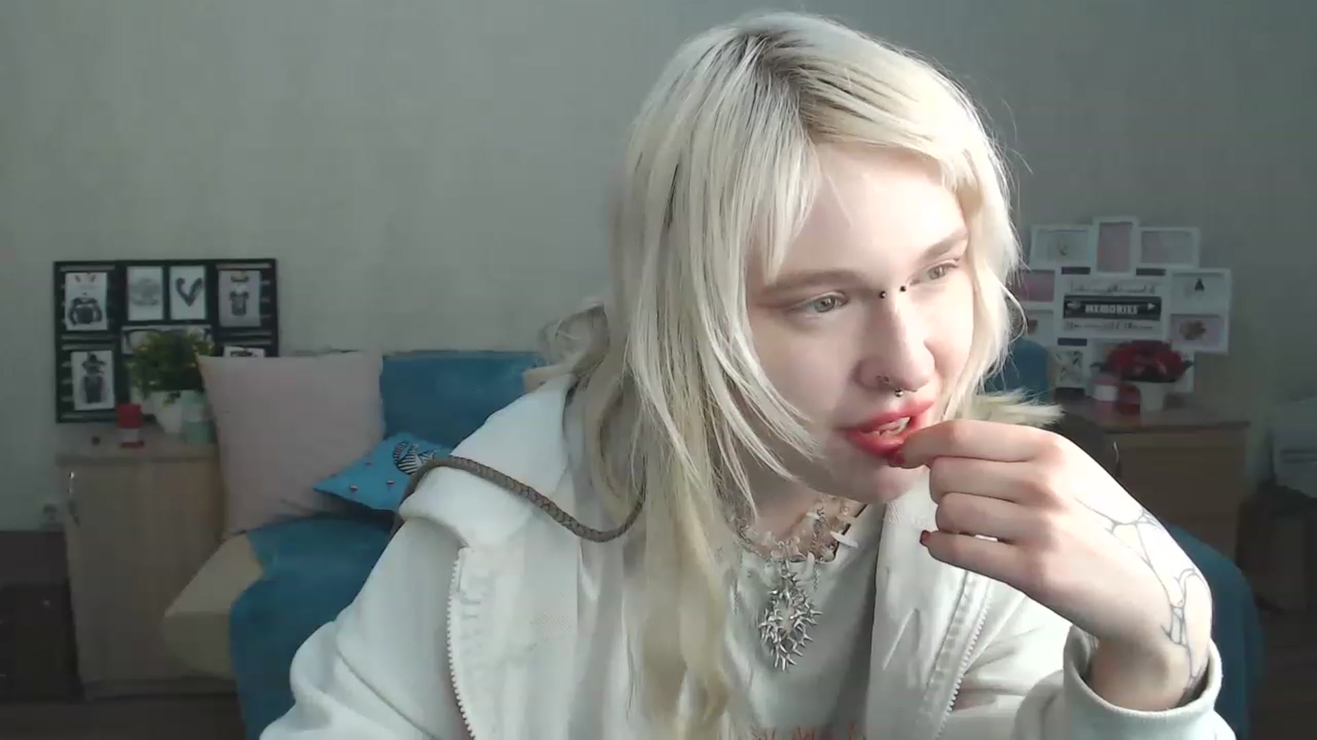 Gallery image thumbnail from Killinna's myfreecams stream on, 03/12/2023, 16:46 image 19 of 20
