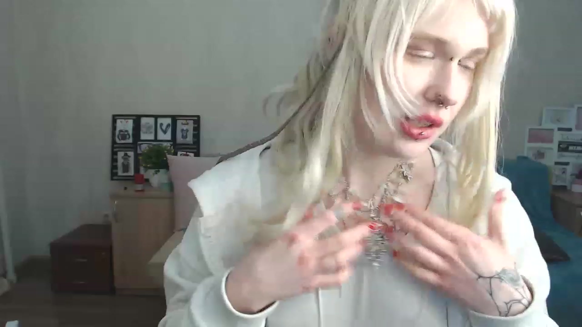 Gallery image thumbnail from Killinna's myfreecams stream on, 03/12/2023, 16:46 image 16 of 20