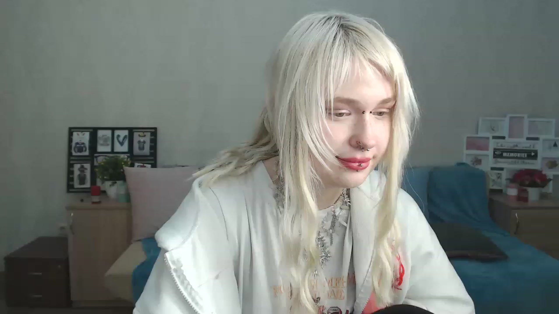 Gallery image thumbnail from Killinna's myfreecams stream on, 03/12/2023, 16:46 image 8 of 20