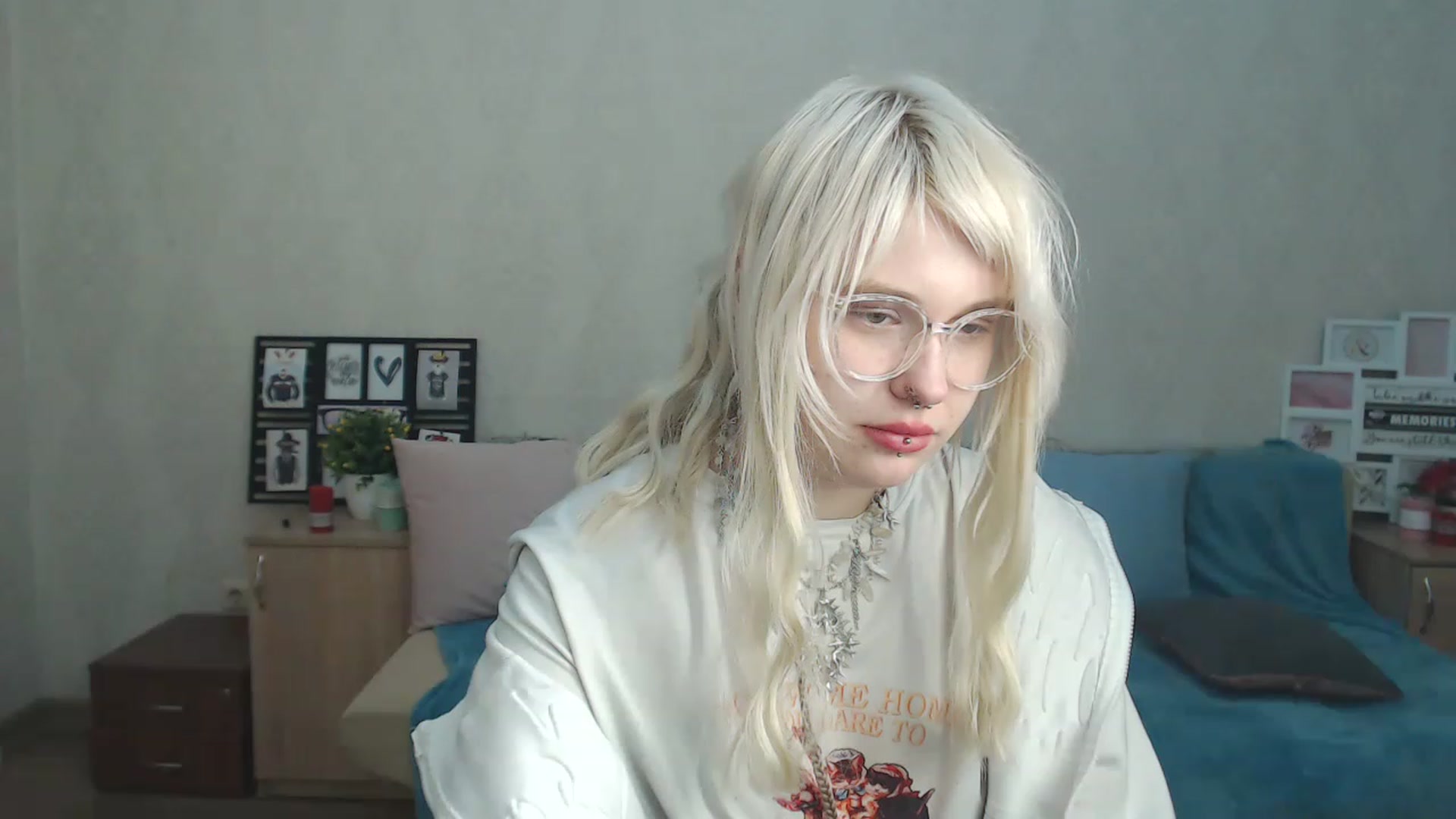 Gallery image thumbnail from Killinna's myfreecams stream on, 03/12/2023, 17:51 image 13 of 20